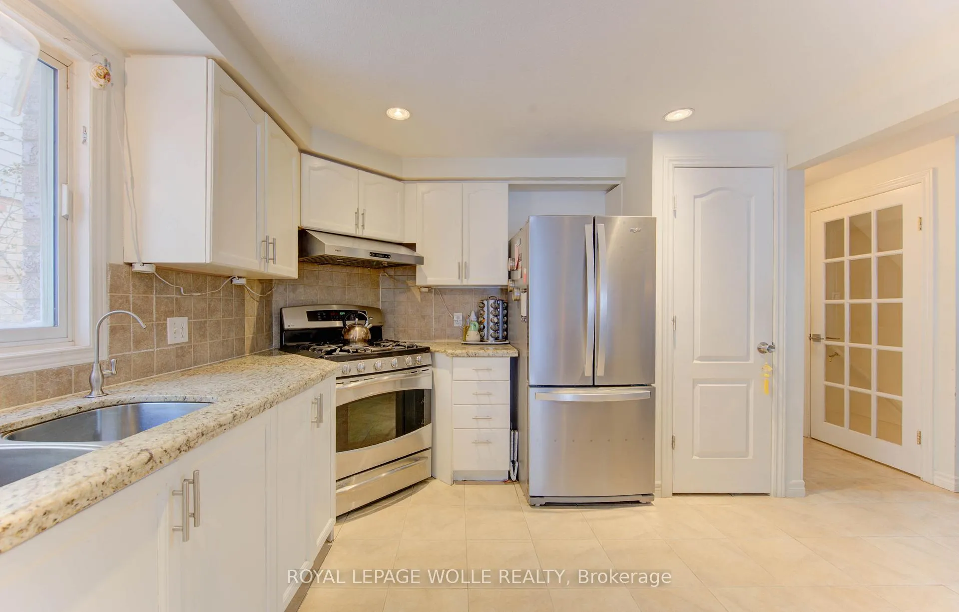 Photo 18 of 447 Brigantine Drive, Waterloo — HOMEH
