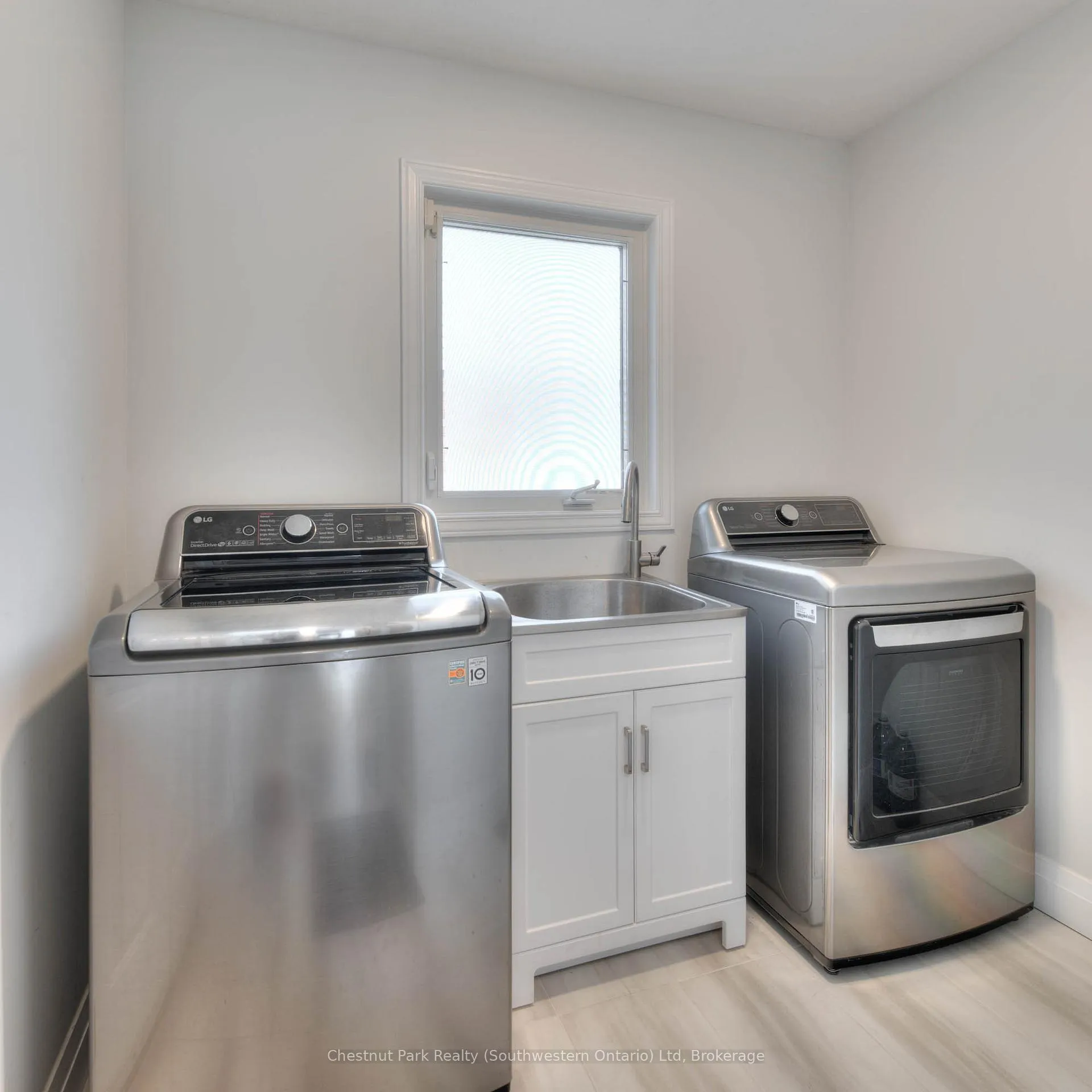 Photo 12 of 82 Pine Ridge Drive, Guelph, Pineridge/Westminster Woods — HOMEH