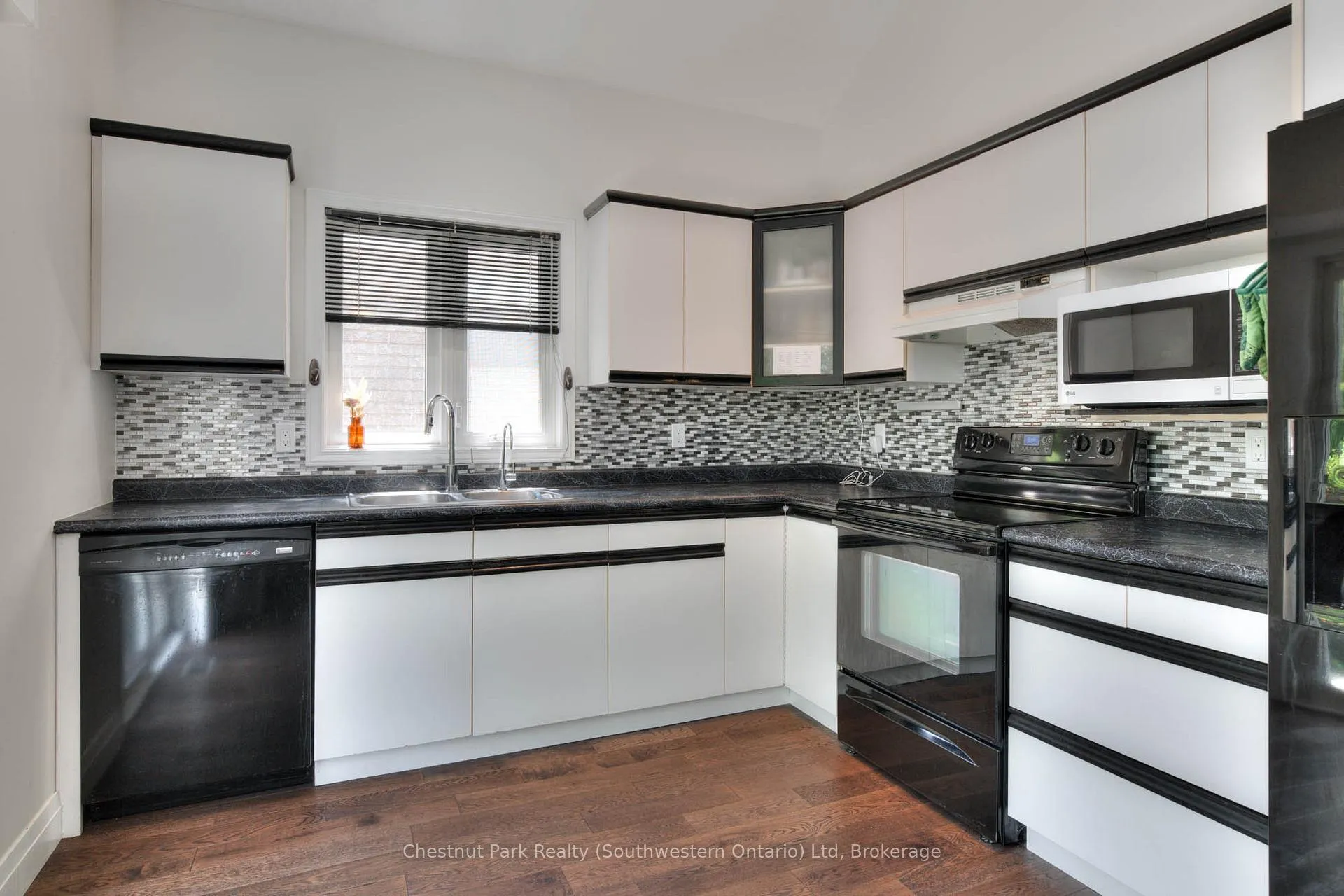 Photo 16 of 82 Pine Ridge Drive, Guelph, Pineridge/Westminster Woods — HOMEH