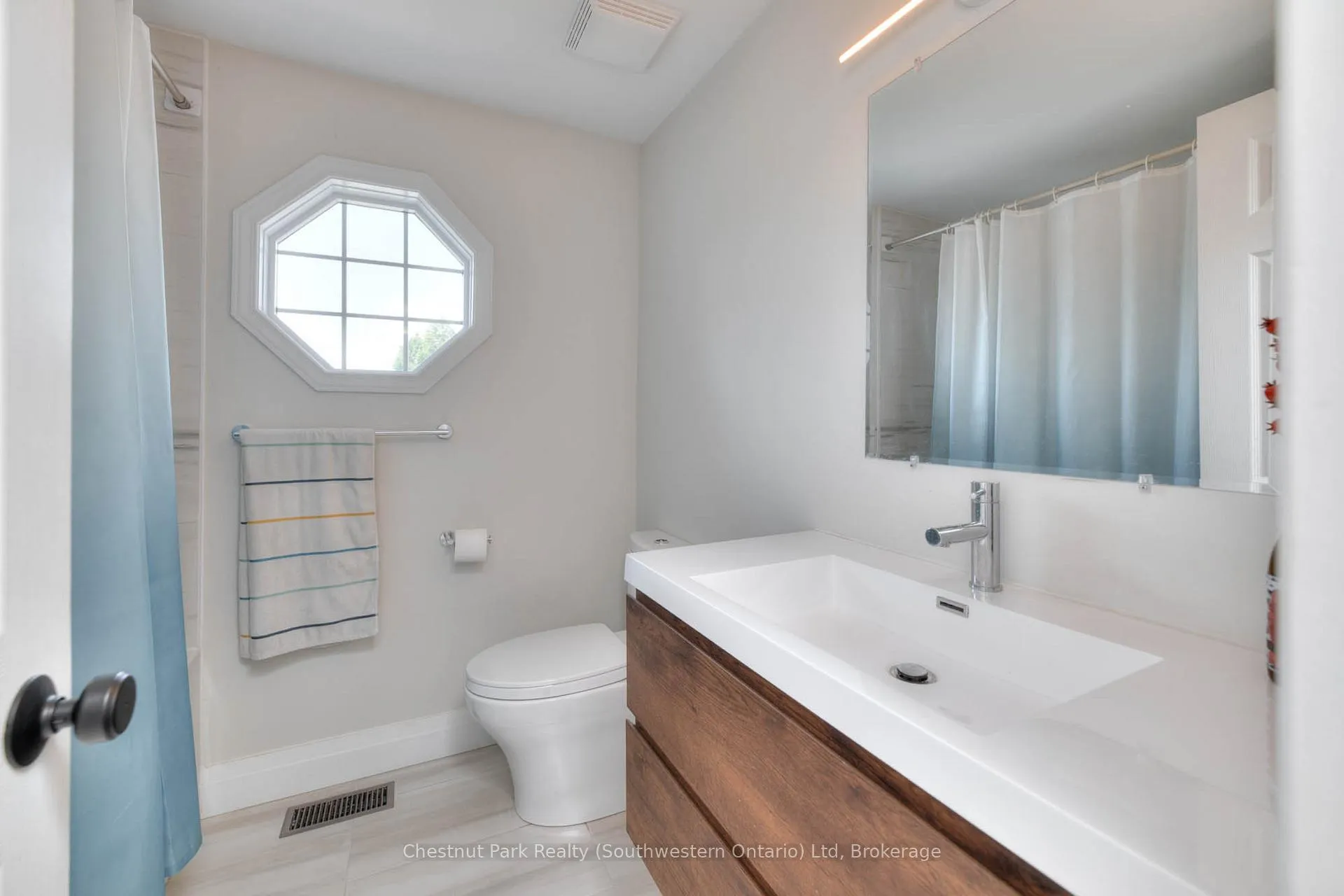 Photo 26 of 82 Pine Ridge Drive, Guelph, Pineridge/Westminster Woods — HOMEH