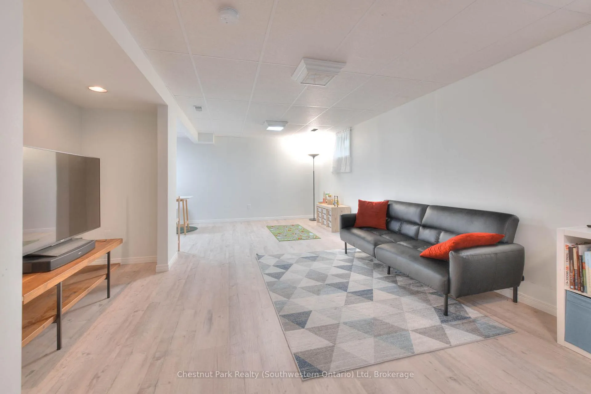 Photo 32 of 82 Pine Ridge Drive, Guelph, Pineridge/Westminster Woods — HOMEH