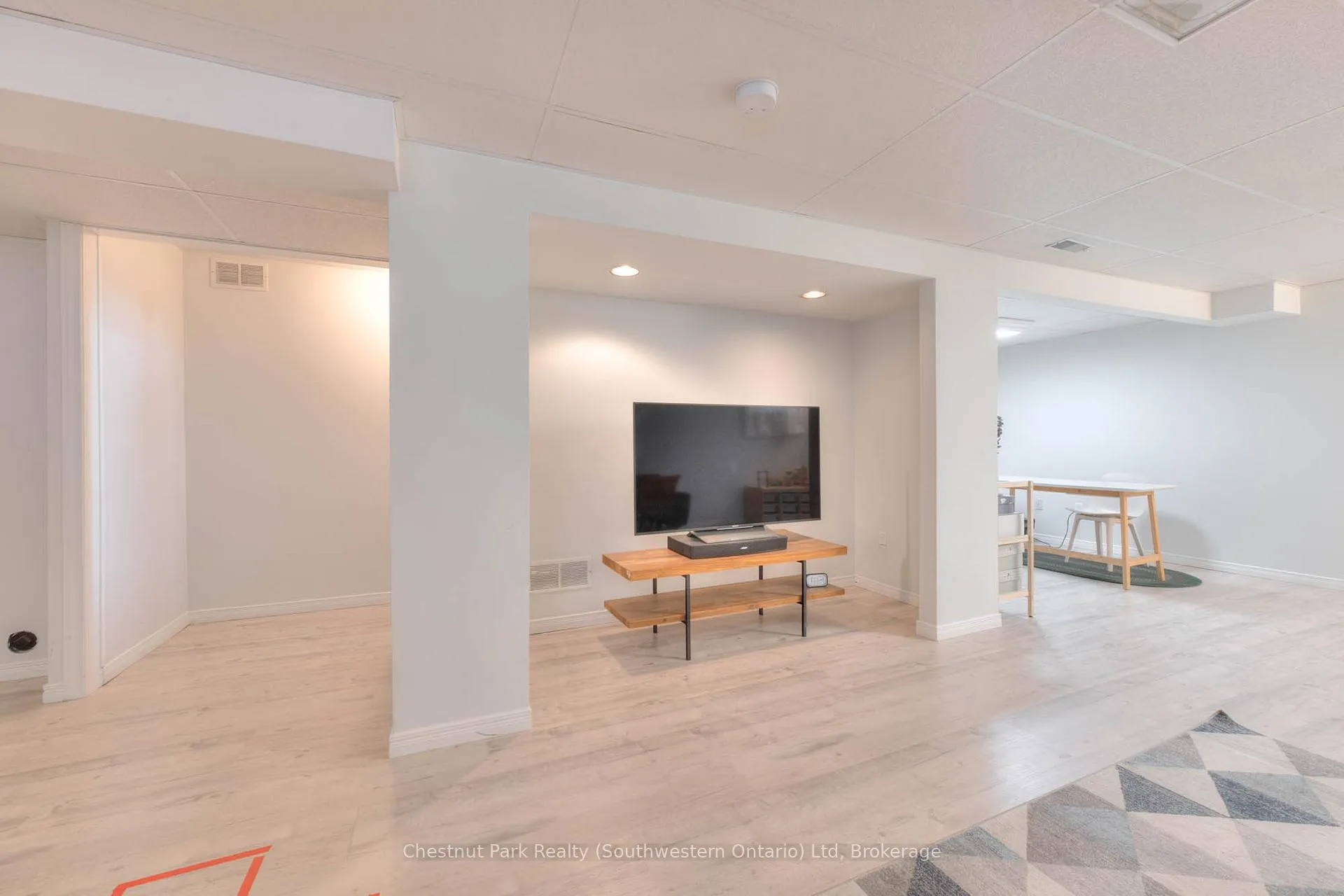 Photo 33 of 82 Pine Ridge Drive, Guelph, Pineridge/Westminster Woods — HOMEH