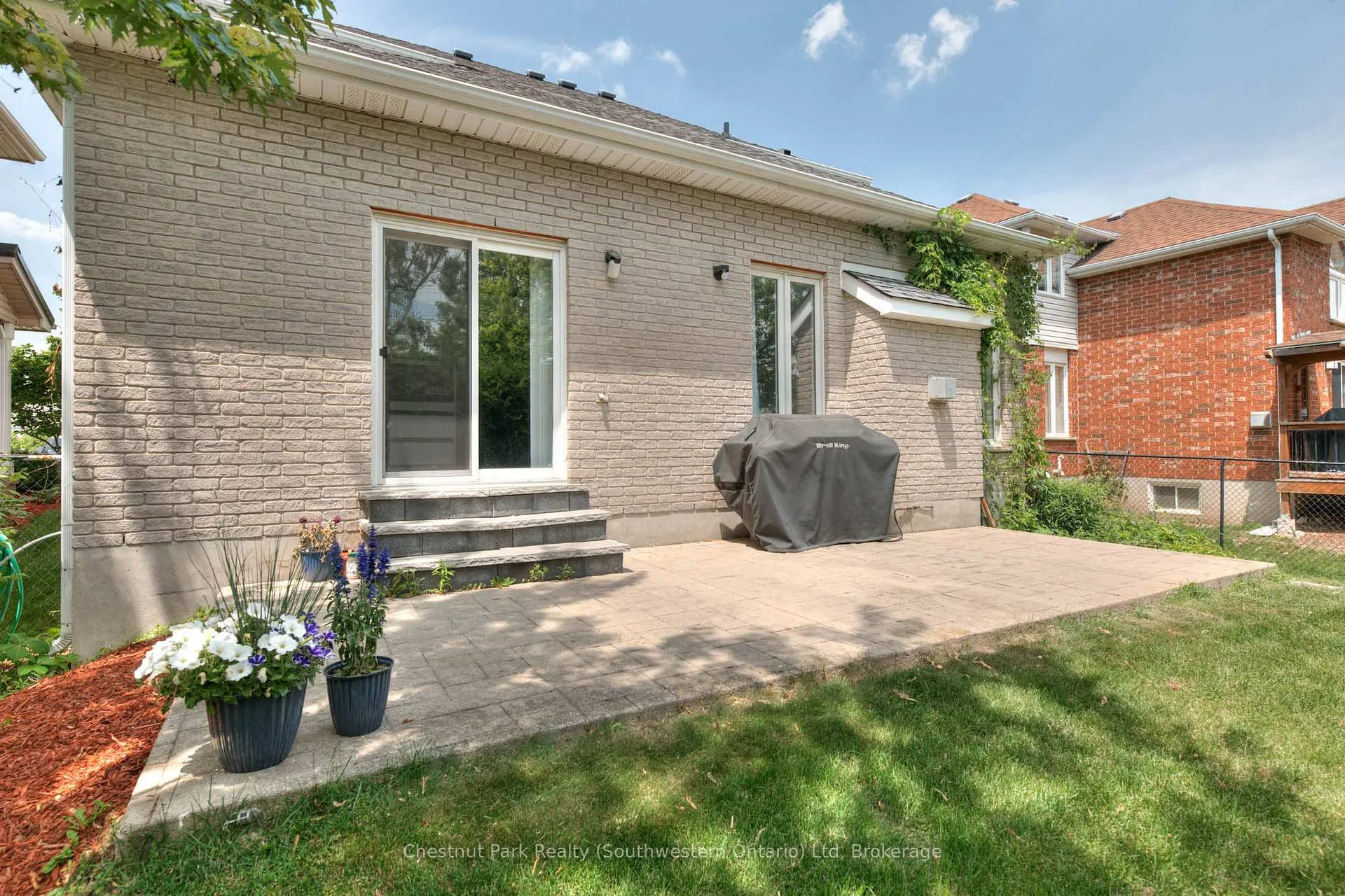 Photo 37 of 82 Pine Ridge Drive, Guelph, Pineridge/Westminster Woods — HOMEH