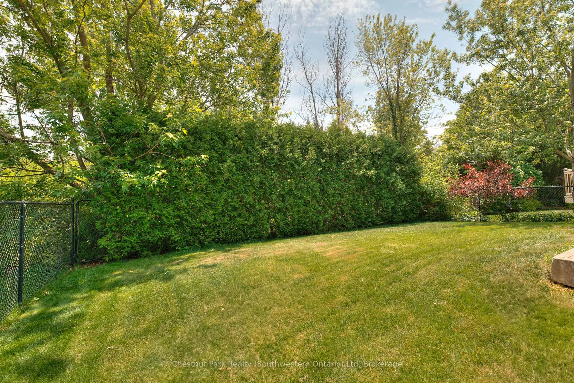 Photo 39 of 82 Pine Ridge Drive, Guelph, Pineridge/Westminster Woods — HOMEH