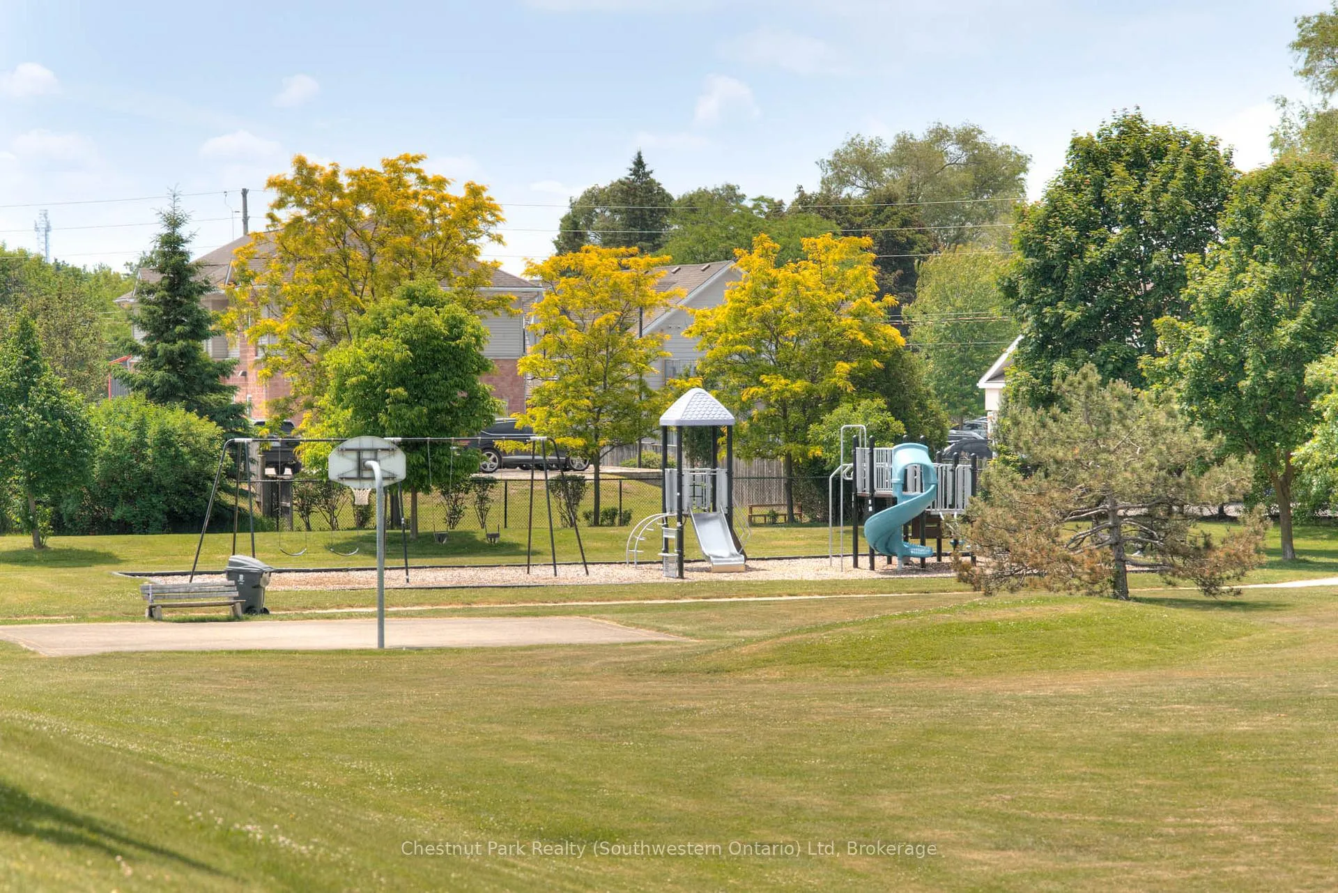 Photo 48 of 82 Pine Ridge Drive, Guelph, Pineridge/Westminster Woods — HOMEH