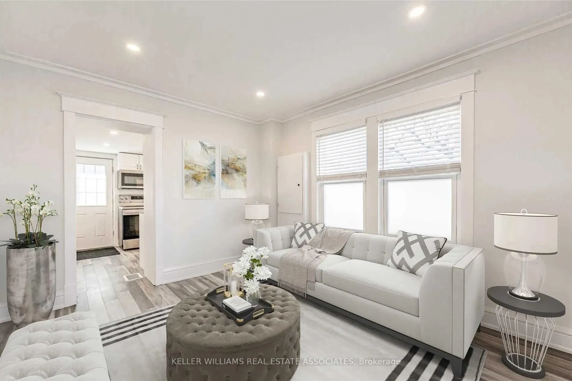 Photo 3 of Unit 2, 1090 Cannon Street E, Hamilton, Crown Point — HOMEH