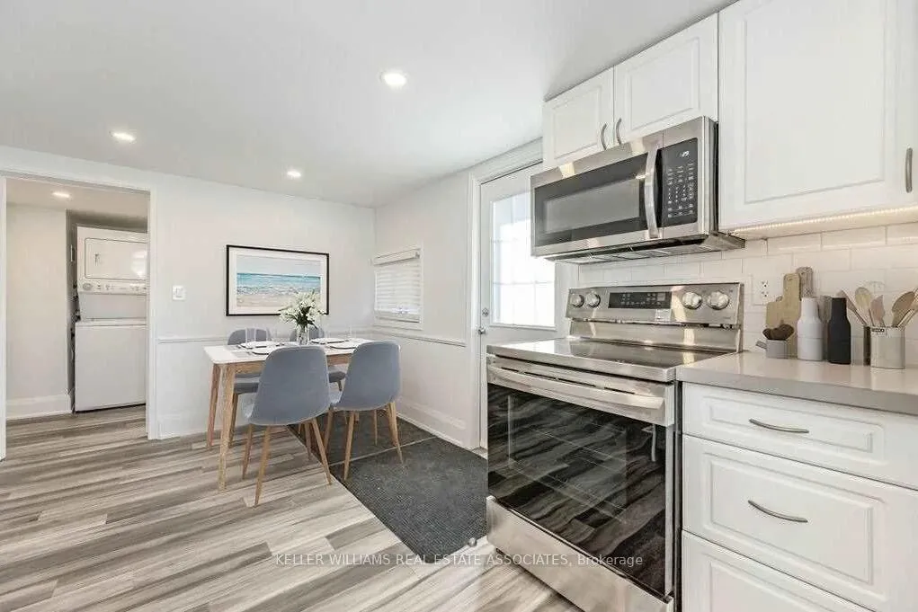 Photo 4 of Unit 2, 1090 Cannon Street E, Hamilton, Crown Point — HOMEH