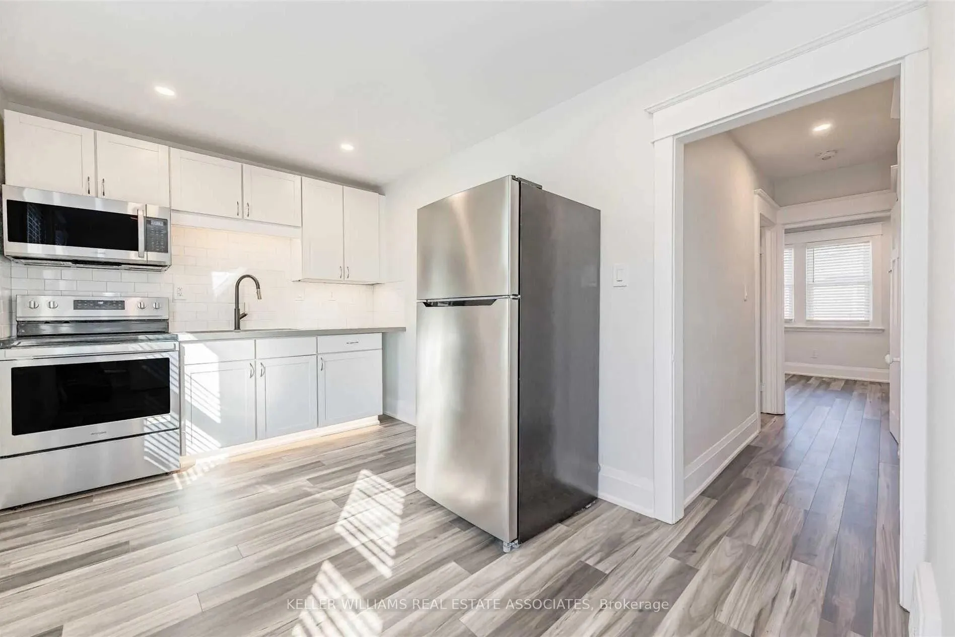 Photo 5 of Unit 2, 1090 Cannon Street E, Hamilton, Crown Point — HOMEH