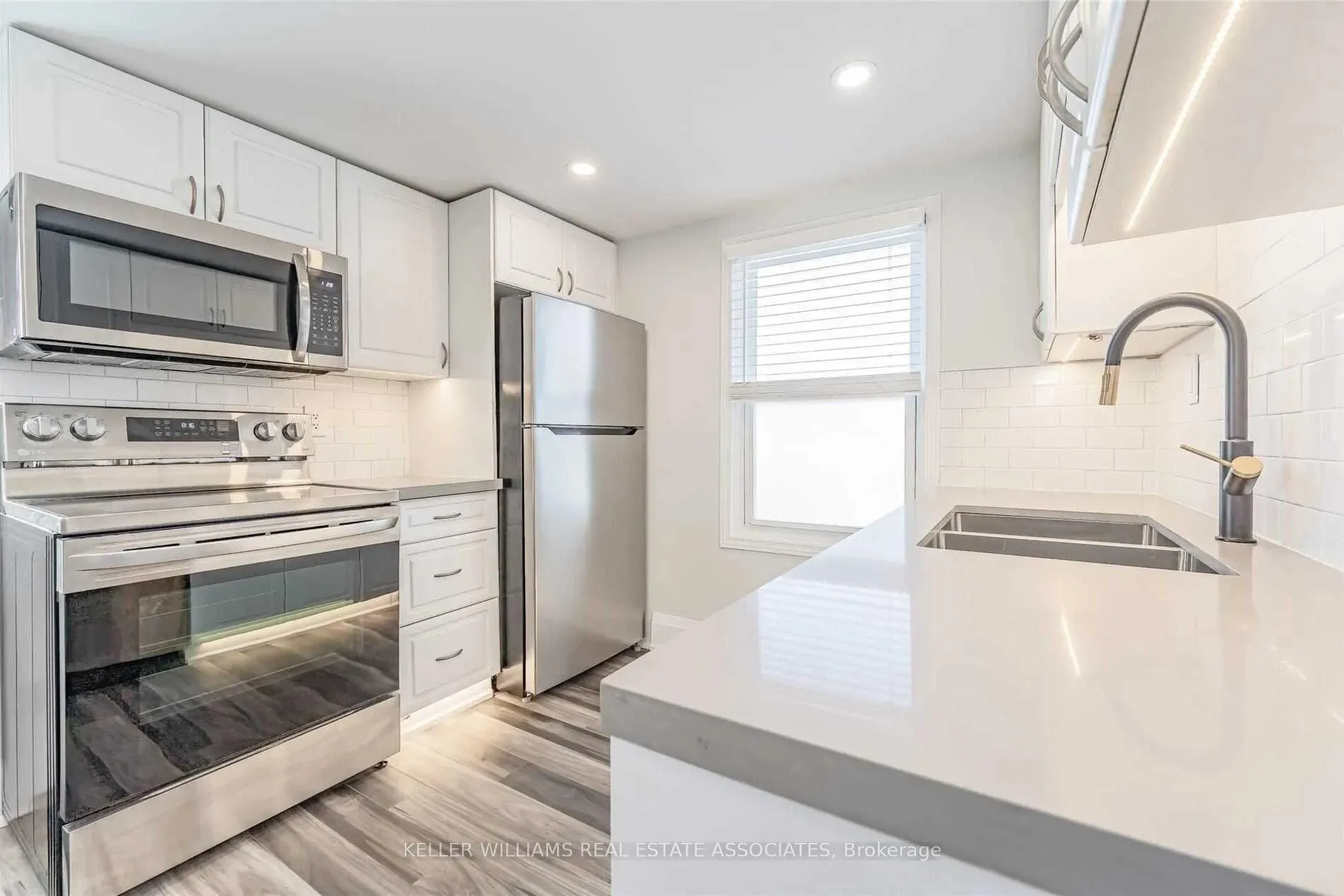 Photo 7 of Unit 2, 1090 Cannon Street E, Hamilton, Crown Point — HOMEH