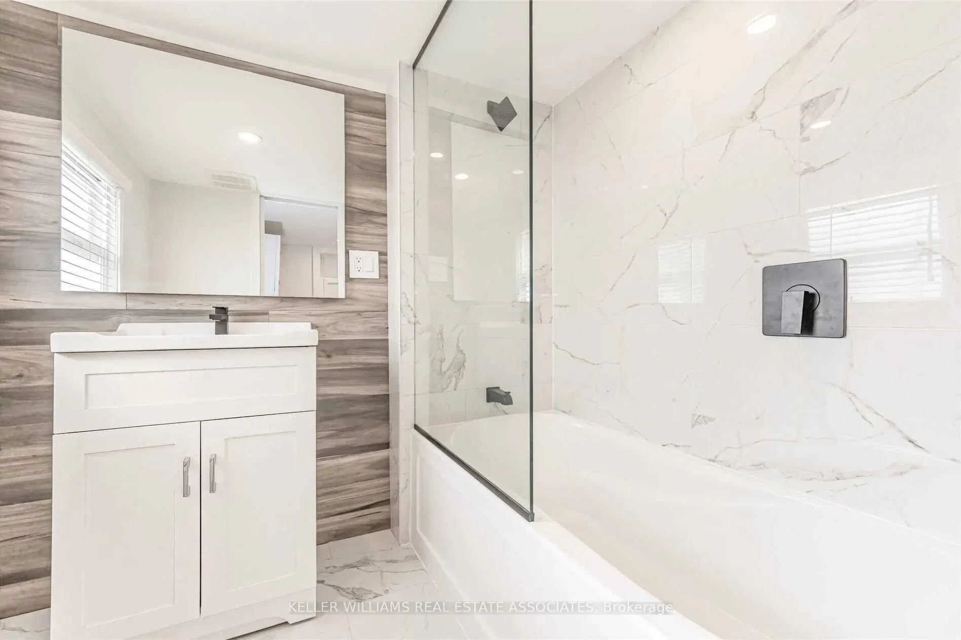 Photo 10 of Unit 2, 1090 Cannon Street E, Hamilton, Crown Point — HOMEH