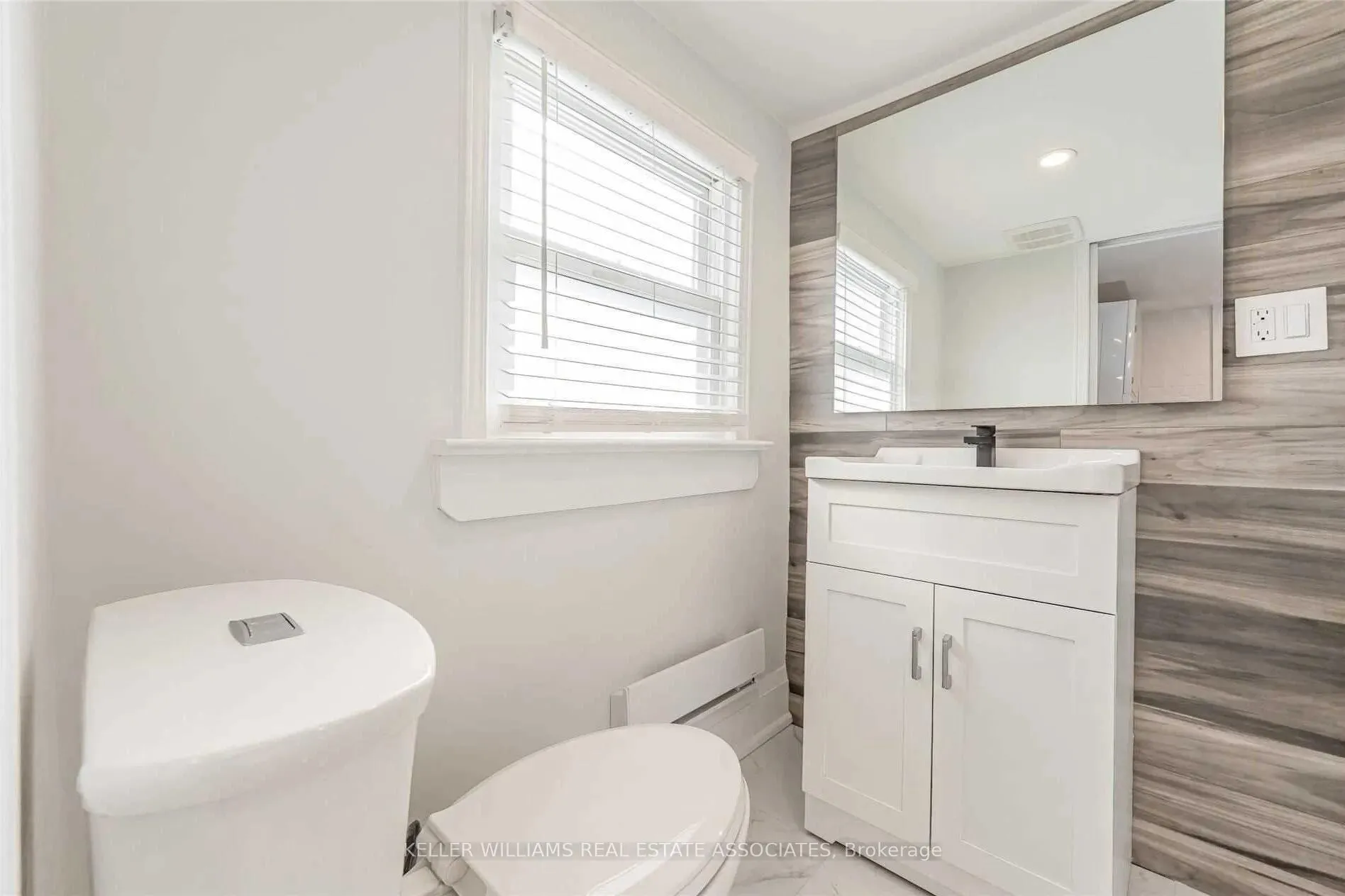 Photo 11 of Unit 2, 1090 Cannon Street E, Hamilton, Crown Point — HOMEH