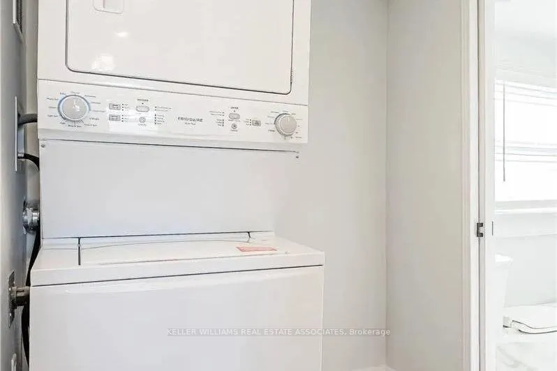 Photo 12 of Unit 2, 1090 Cannon Street E, Hamilton, Crown Point — HOMEH