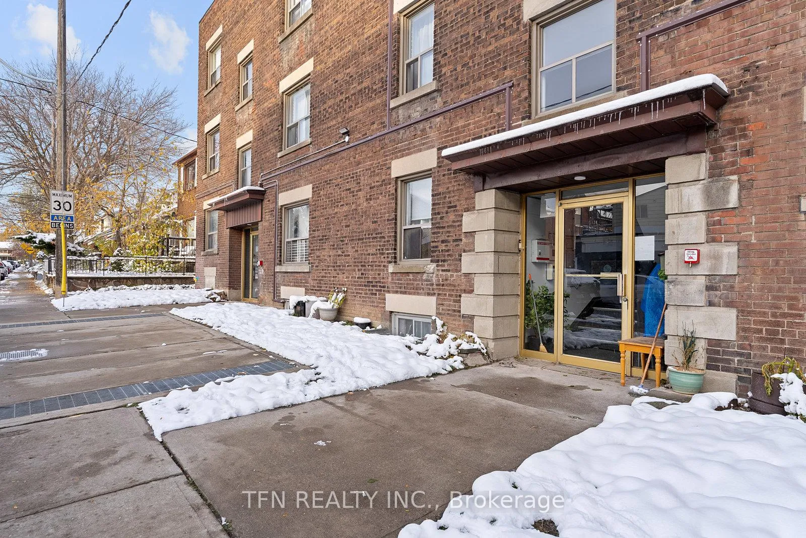 Photo 2 of Unit 2, 5 Crang Avenue, Toronto, Oakwood Village — HOMEH