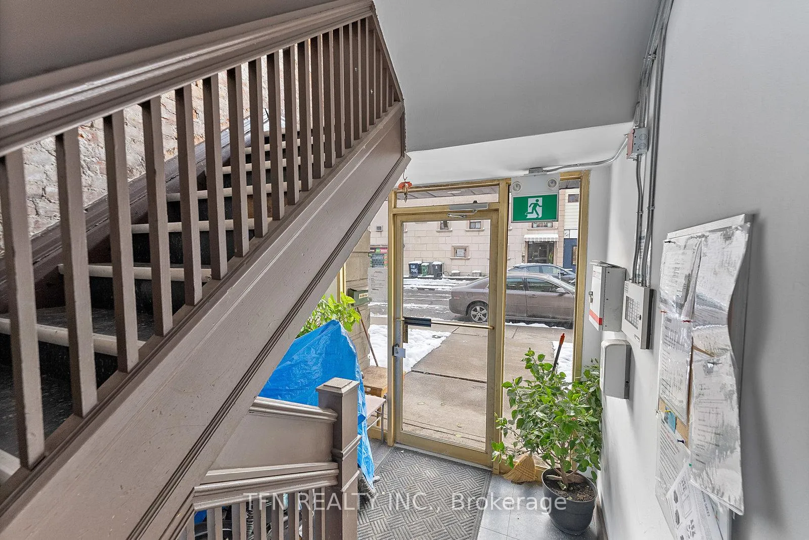 Photo 3 of Unit 2, 5 Crang Avenue, Toronto, Oakwood Village — HOMEH