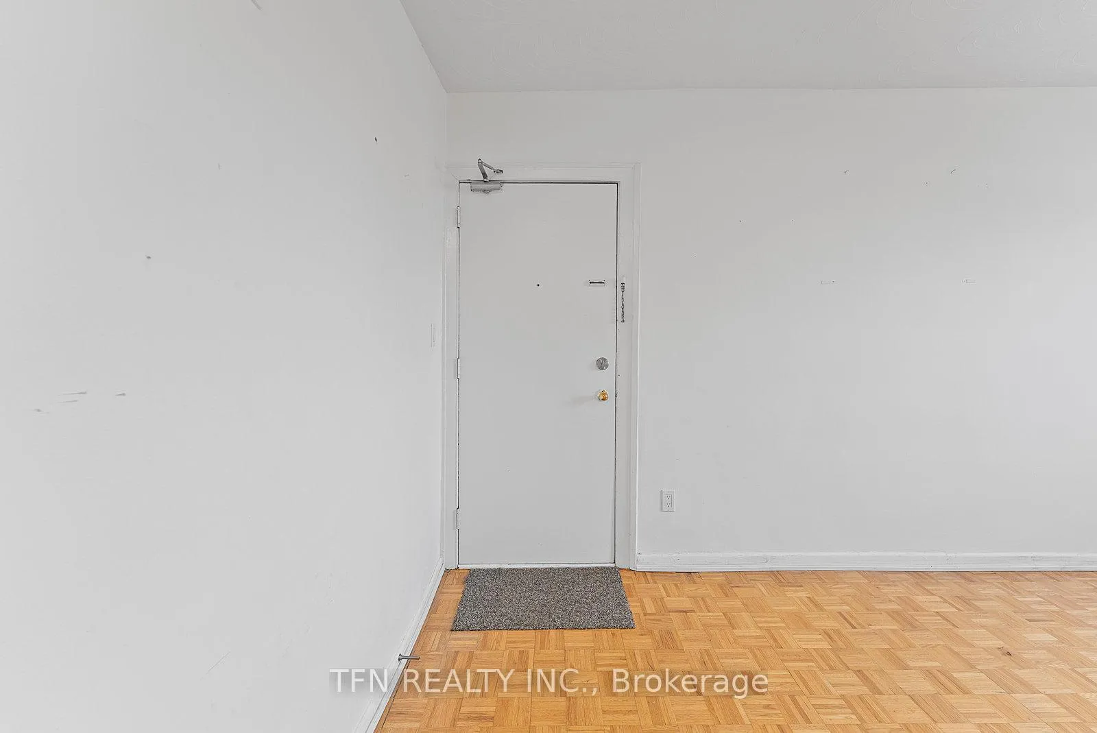 Photo 6 of Unit 2, 5 Crang Avenue, Toronto, Oakwood Village — HOMEH