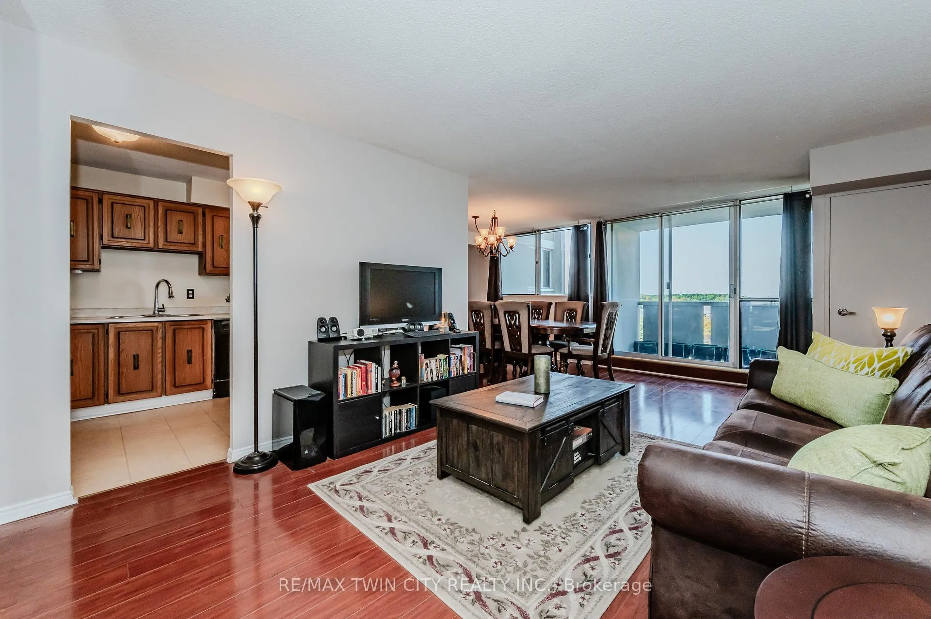 Front of Unit 707, 375 King Street N