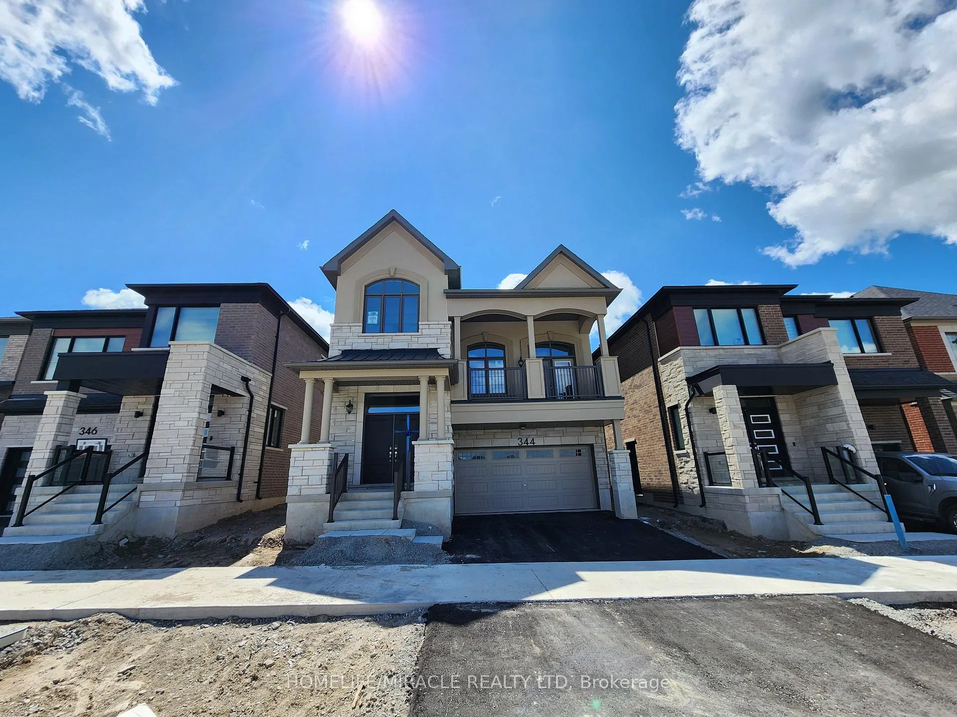 Photo 2 of 344 Madelaine Drive, Barrie, Painswick South — HOMEH