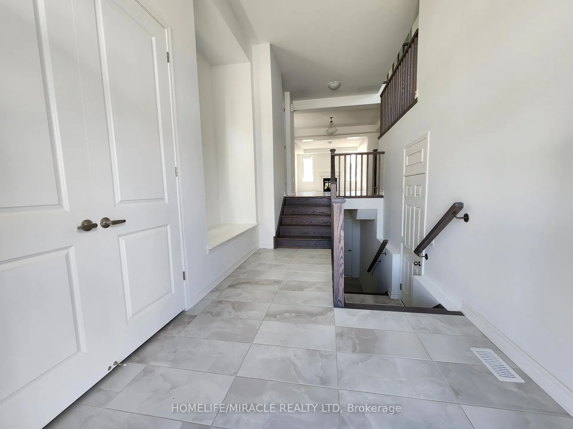 Photo 5 of 344 Madelaine Drive, Barrie, Painswick South — HOMEH