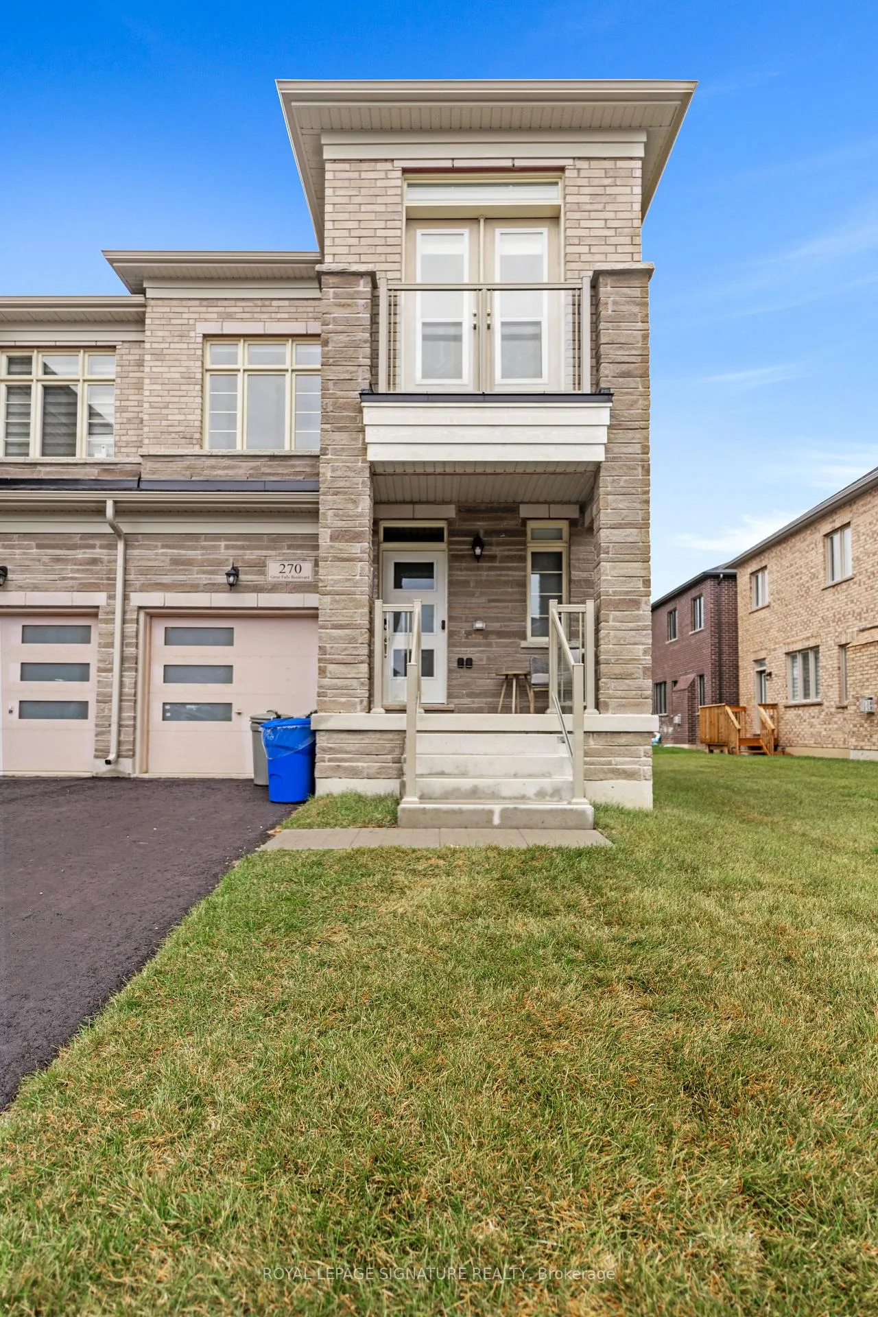 Photo 2 of 270 Great Falls Boulevard, Hamilton, Waterdown — HOMEH