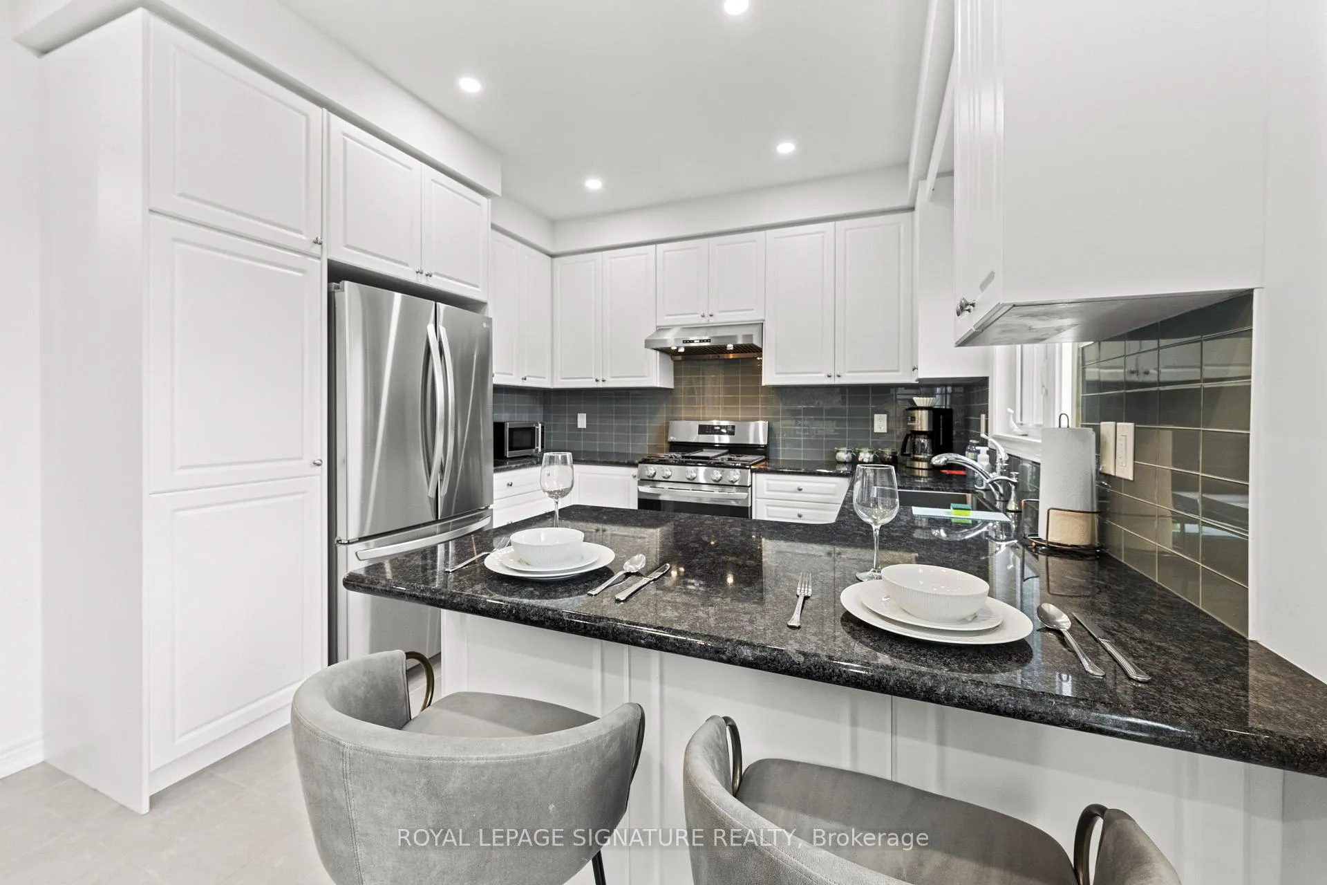 Photo 4 of 270 Great Falls Boulevard, Hamilton, Waterdown — HOMEH