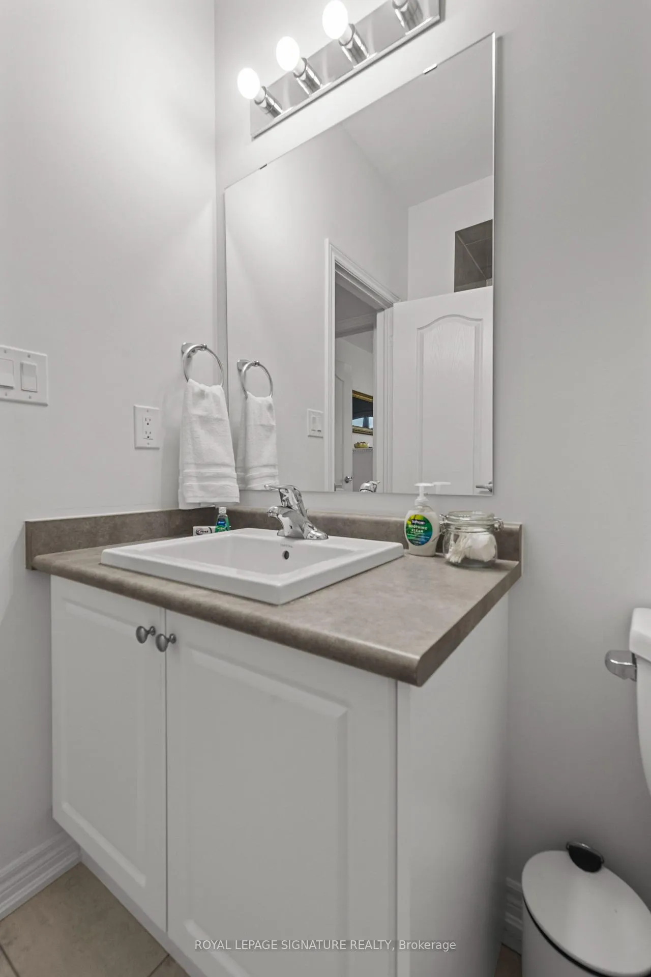 Photo 26 of 270 Great Falls Boulevard, Hamilton, Waterdown — HOMEH