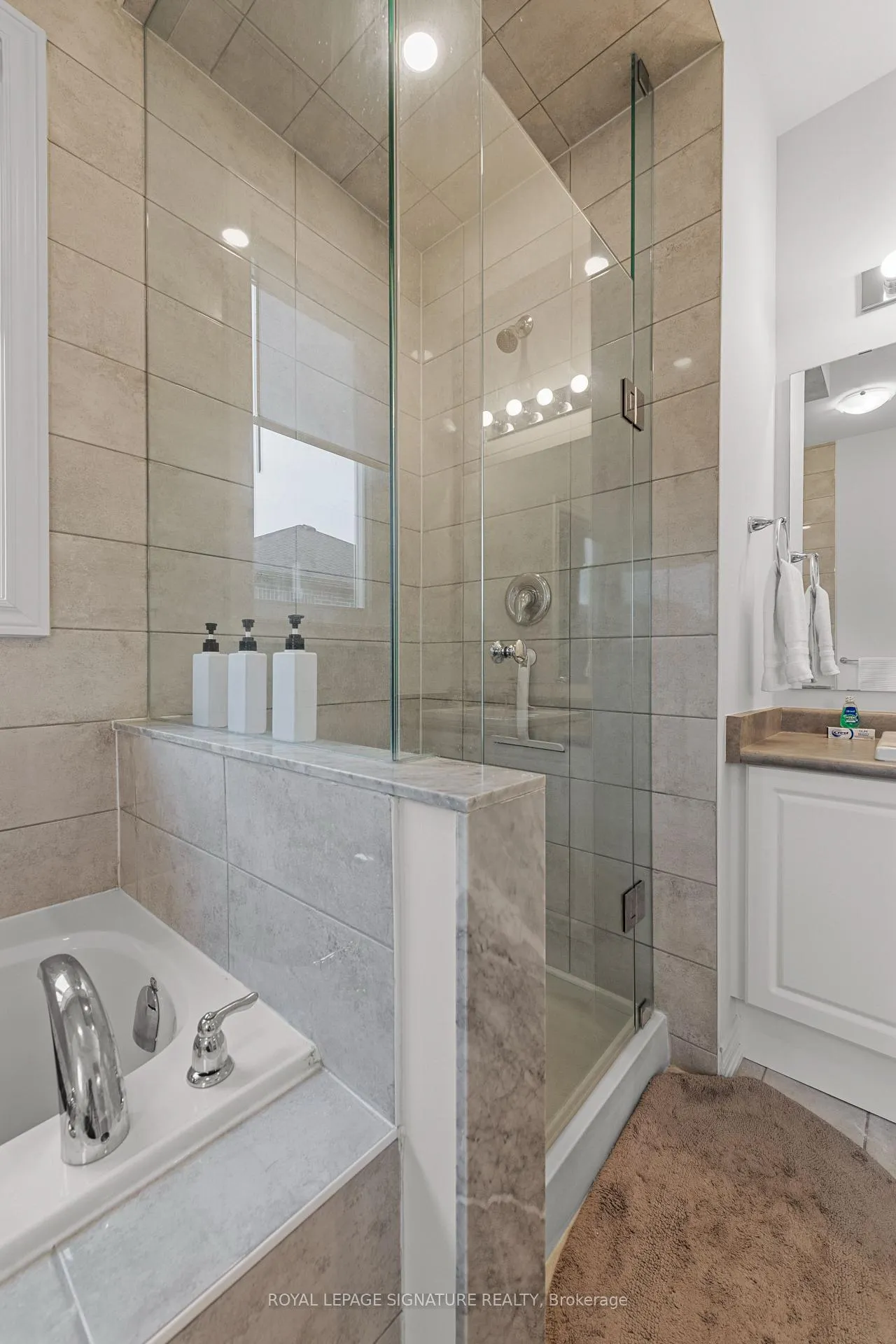 Photo 34 of 270 Great Falls Boulevard, Hamilton, Waterdown — HOMEH
