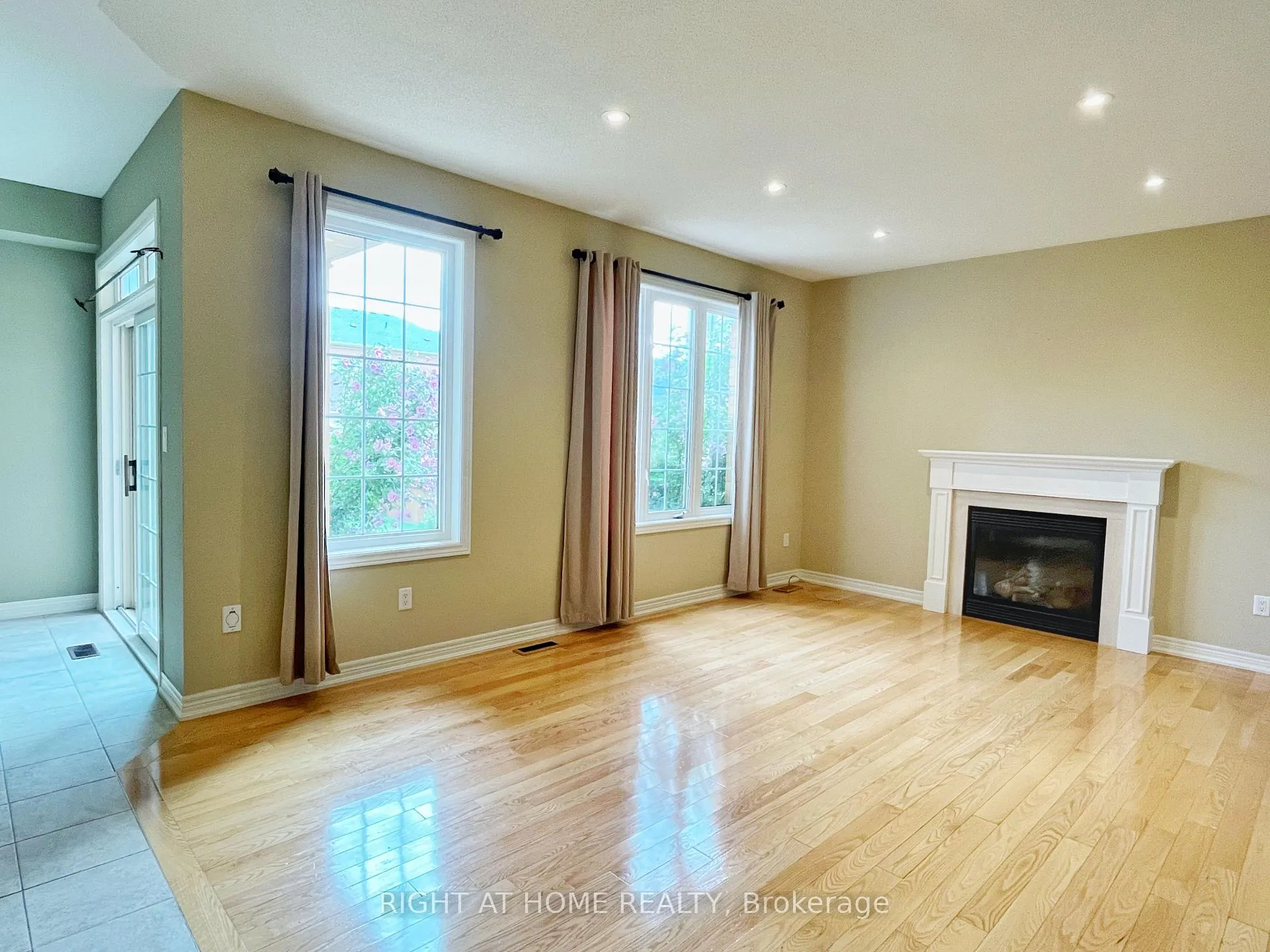 Photo 6 of 27 Bonheur Road, Markham, Cathedraltown — HOMEH