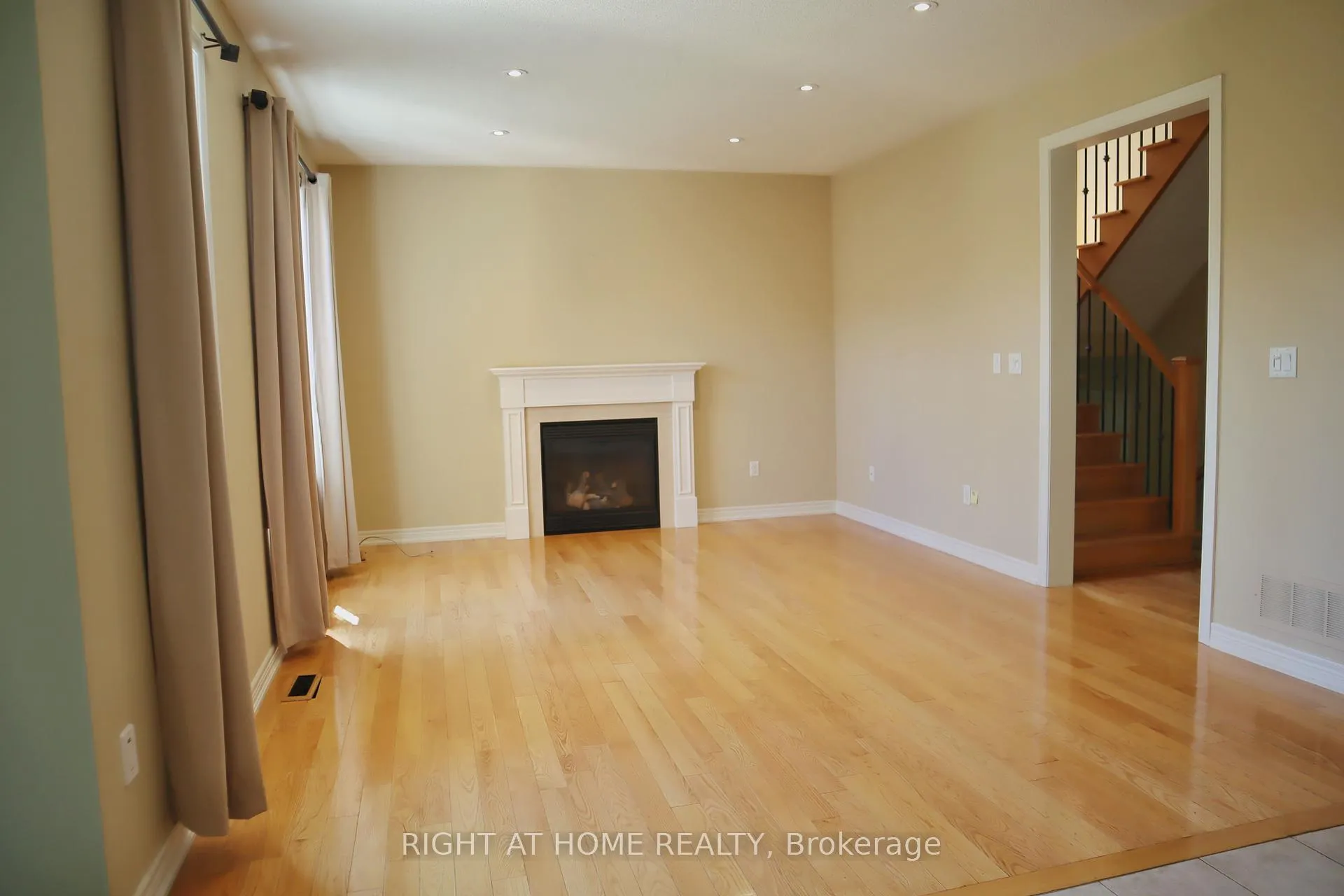 Photo 7 of 27 Bonheur Road, Markham, Cathedraltown — HOMEH
