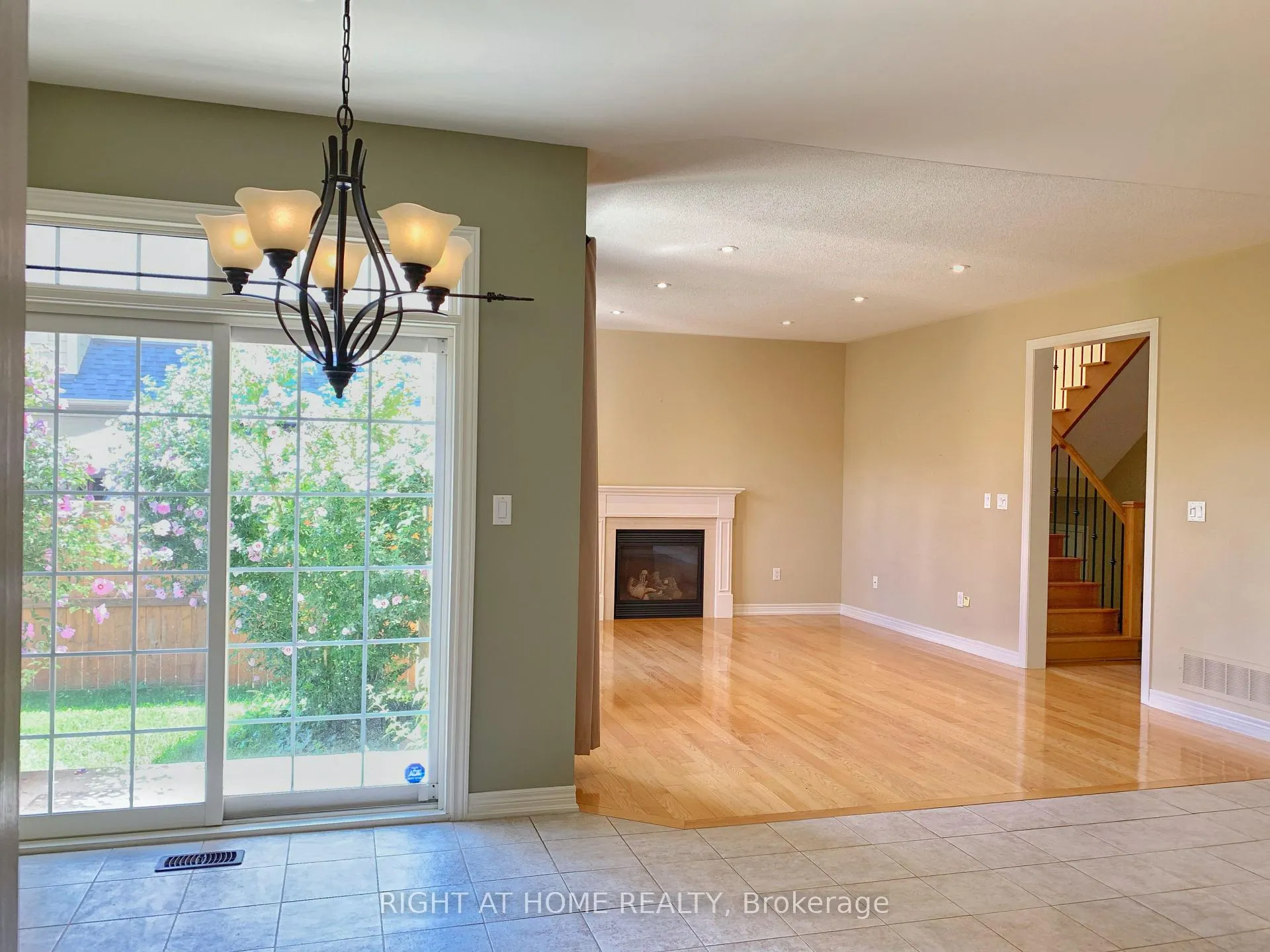 Photo 8 of 27 Bonheur Road, Markham, Cathedraltown — HOMEH