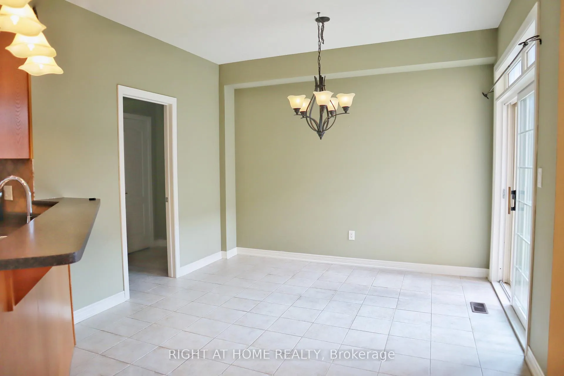Photo 9 of 27 Bonheur Road, Markham, Cathedraltown — HOMEH