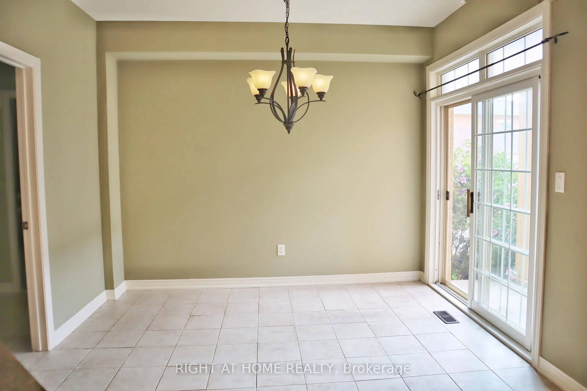 Photo 10 of 27 Bonheur Road, Markham, Cathedraltown — HOMEH