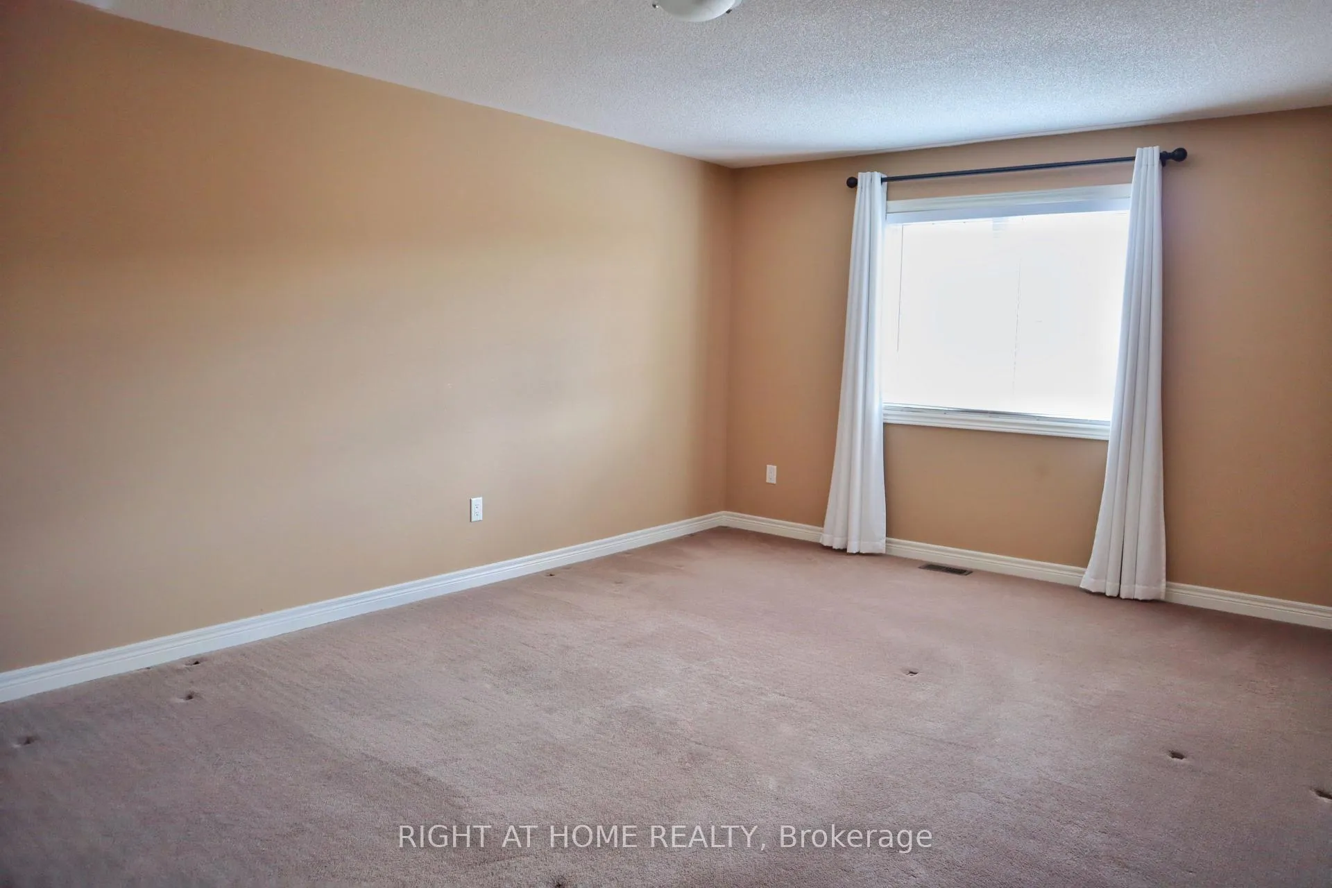 Photo 14 of 27 Bonheur Road, Markham, Cathedraltown — HOMEH