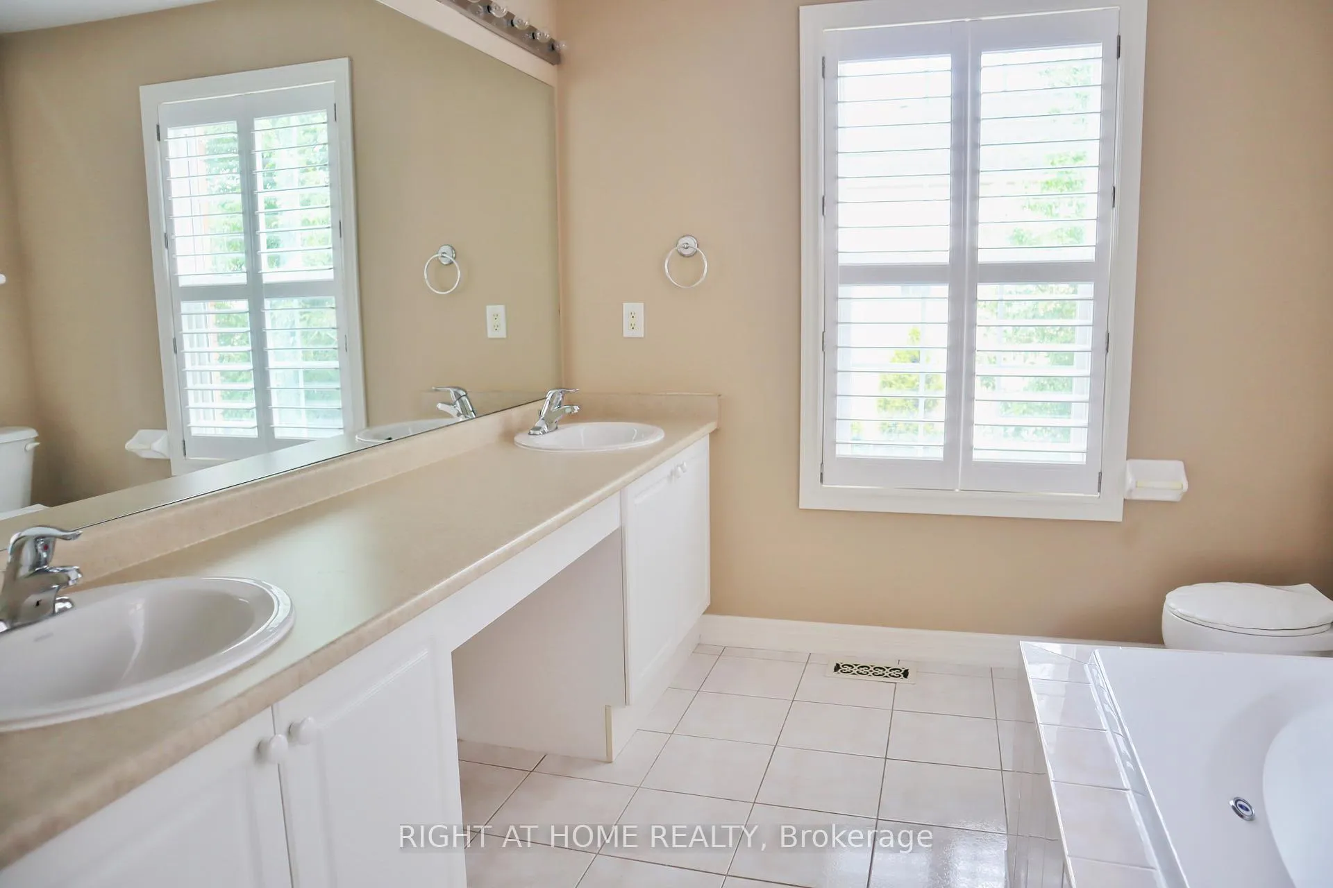 Photo 16 of 27 Bonheur Road, Markham, Cathedraltown — HOMEH