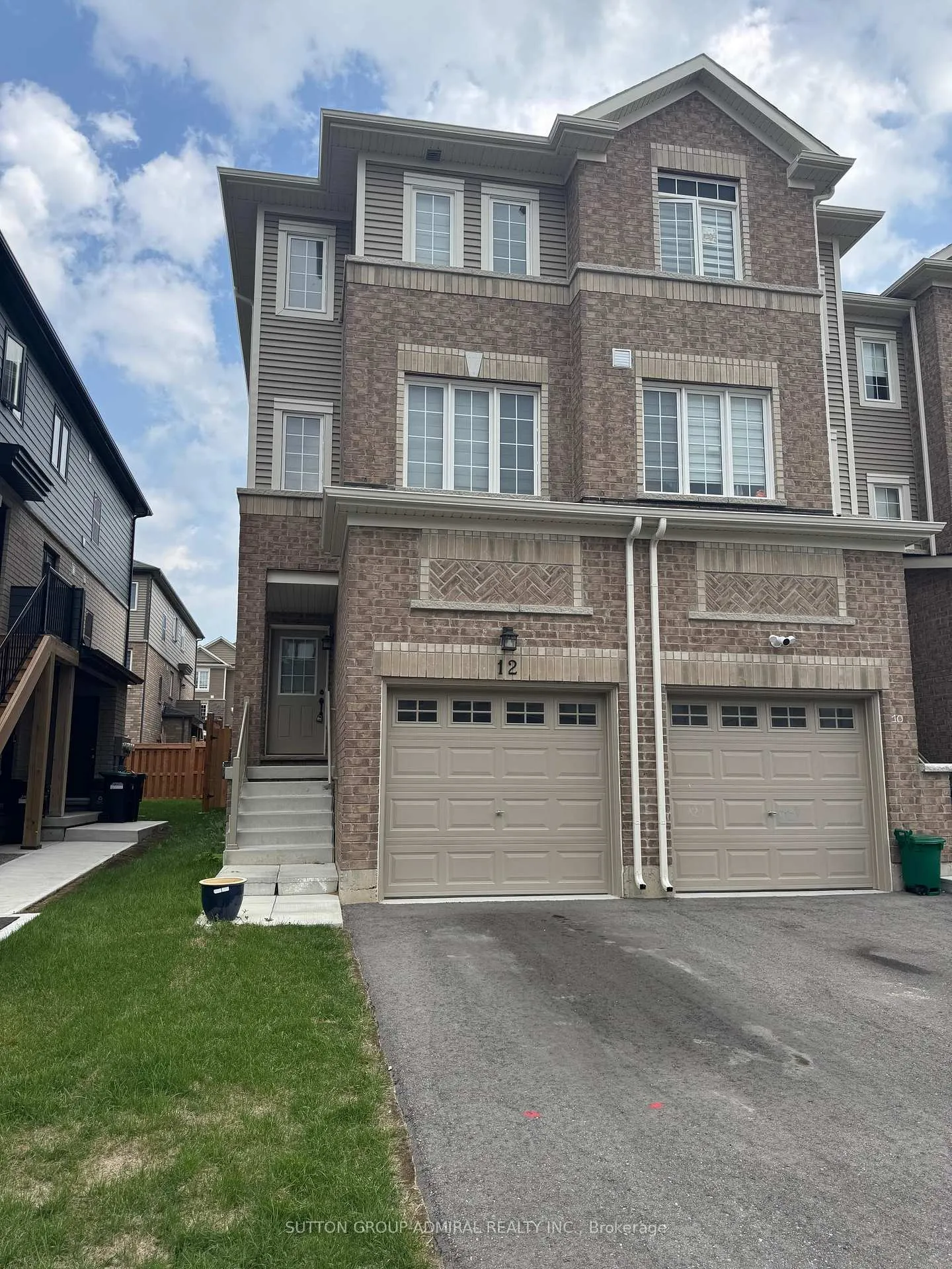 Photo 1 of 12 Pumpkin Corner Crescent, Barrie, Innis-Shore — HOMEH