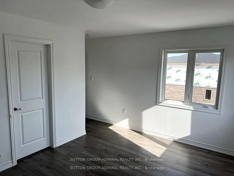 Photo 12 of 12 Pumpkin Corner Crescent, Barrie, Innis-Shore — HOMEH