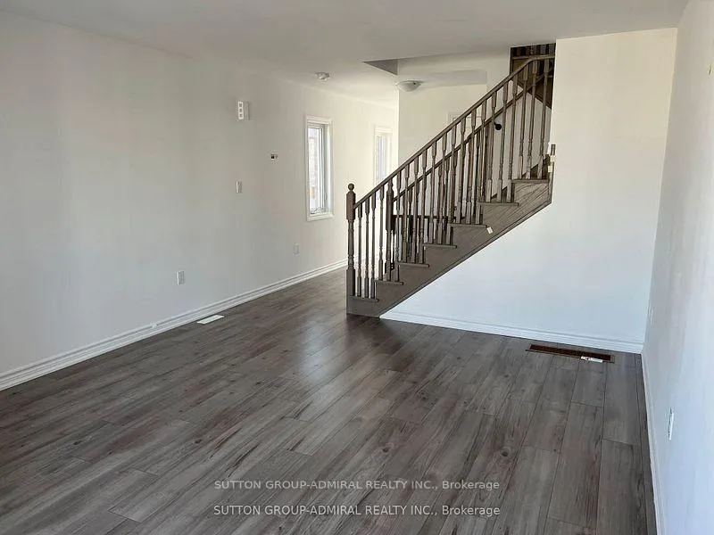 Photo 13 of 12 Pumpkin Corner Crescent, Barrie, Innis-Shore — HOMEH