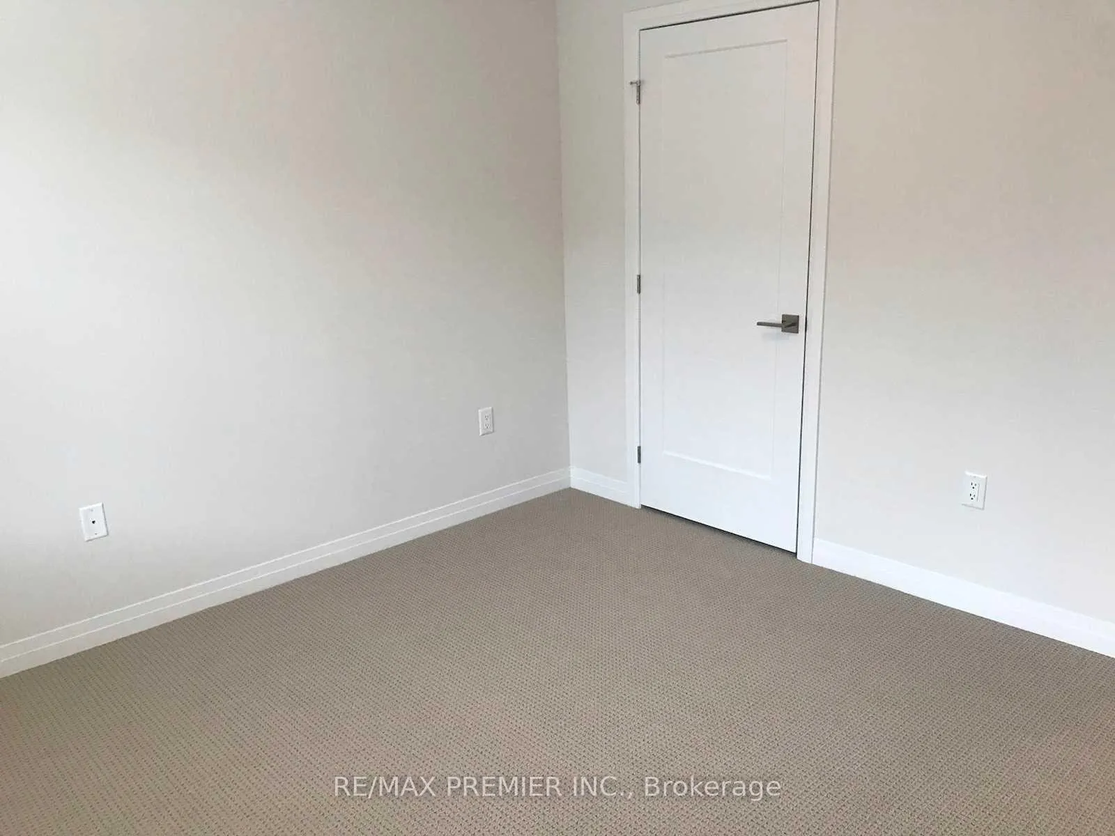 Photo 10 of 60 Farley Lane, Hamilton, Ancaster — HOMEH