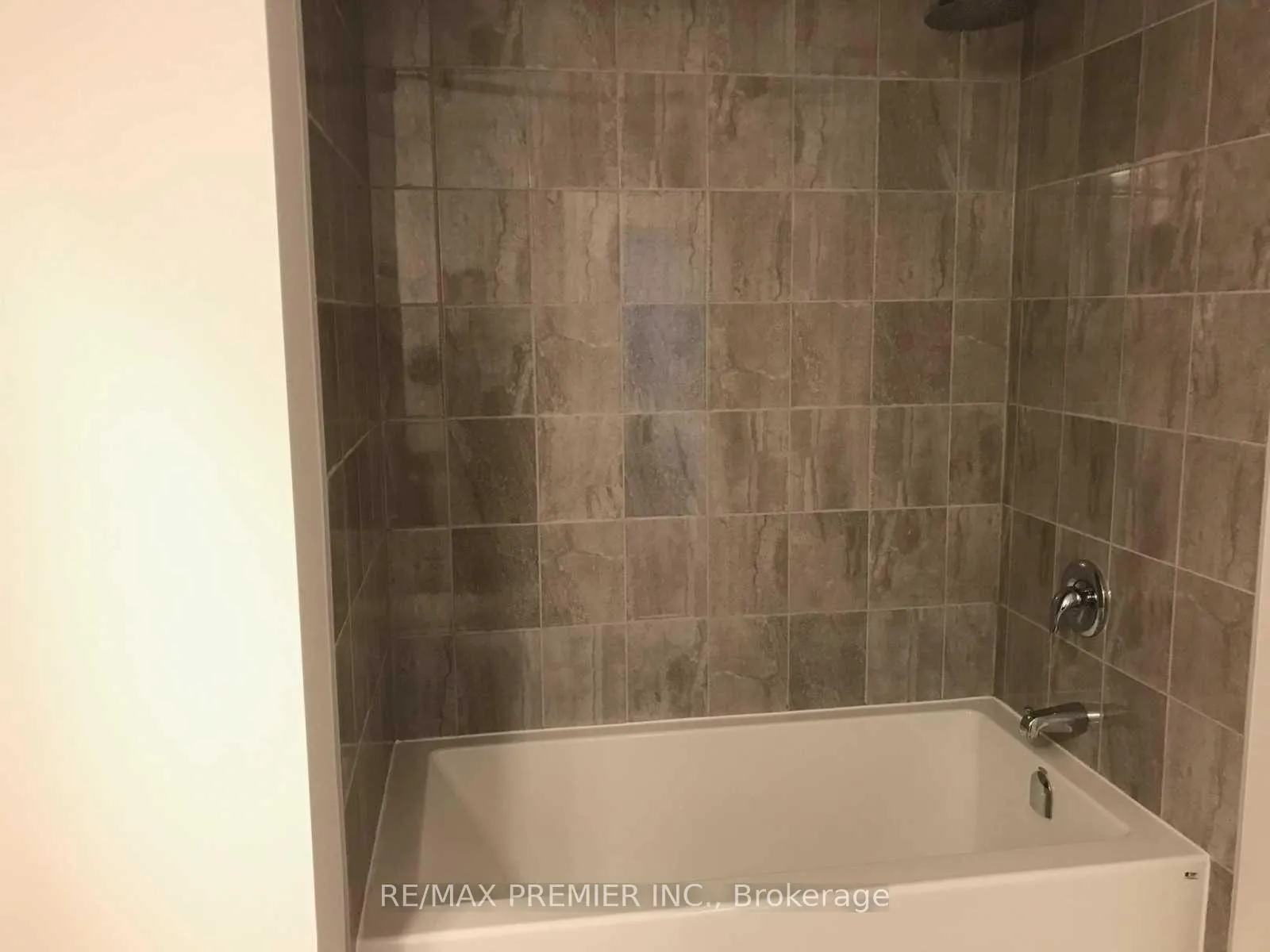 Photo 13 of 60 Farley Lane, Hamilton, Ancaster — HOMEH