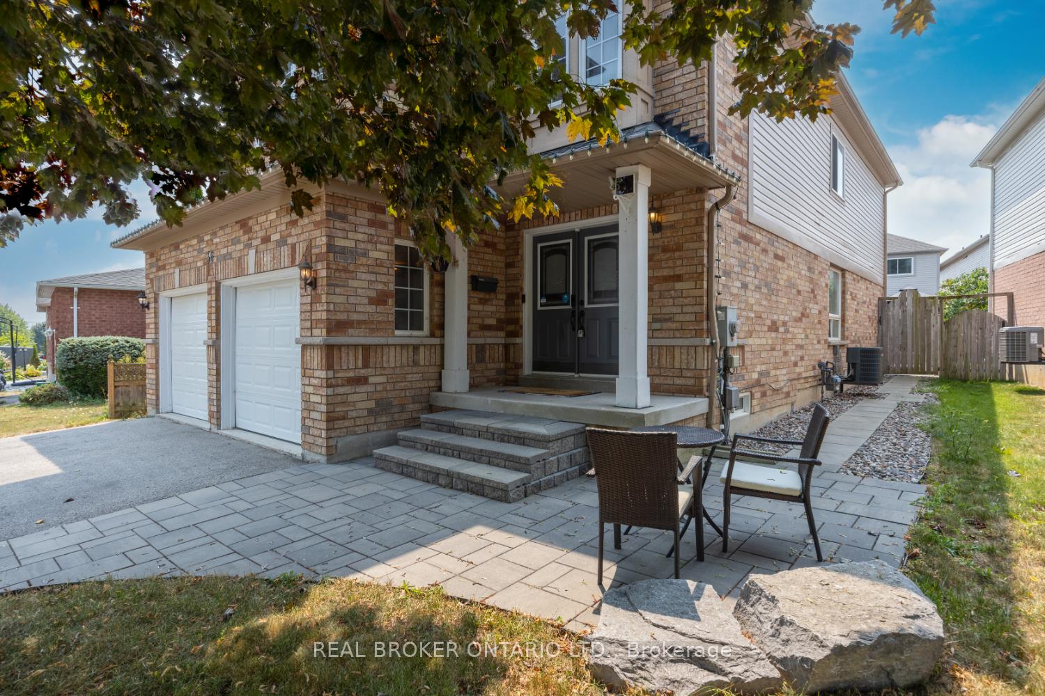 Photo 4 of 36 West Side Drive, Clarington, Bowmanville — HOMEH