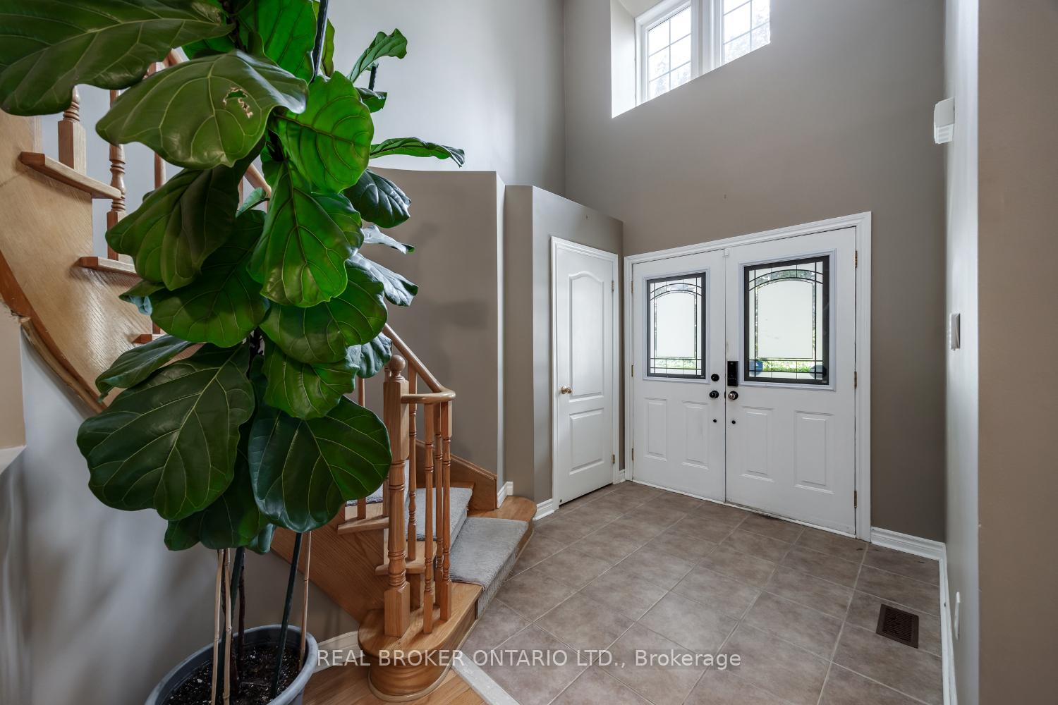 Photo 5 of 36 West Side Drive, Clarington, Bowmanville — HOMEH