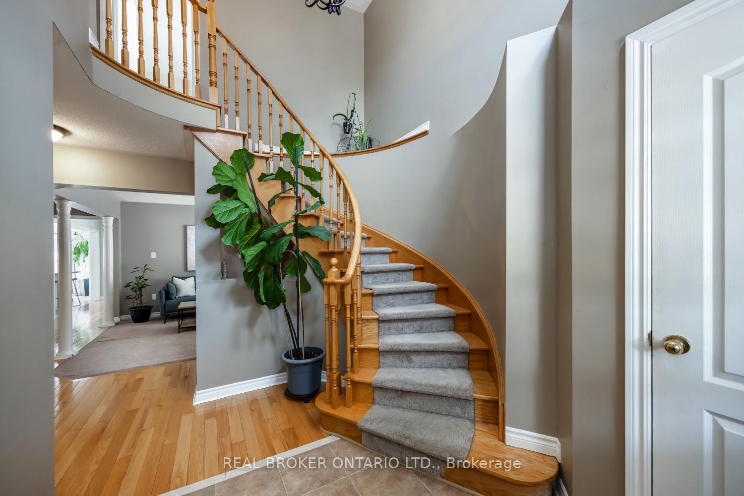 Photo 6 of 36 West Side Drive, Clarington, Bowmanville — HOMEH