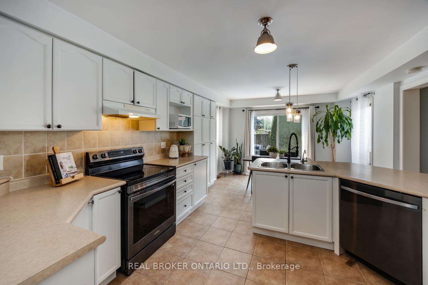 Photo 13 of 36 West Side Drive, Clarington, Bowmanville — HOMEH