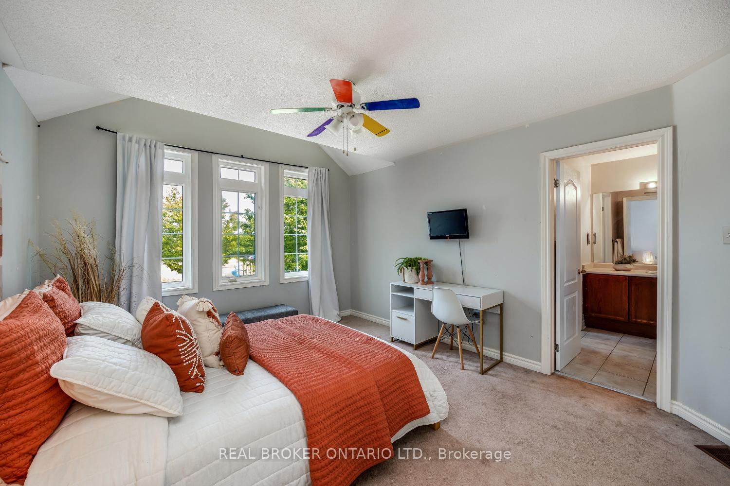 Photo 29 of 36 West Side Drive, Clarington, Bowmanville — HOMEH