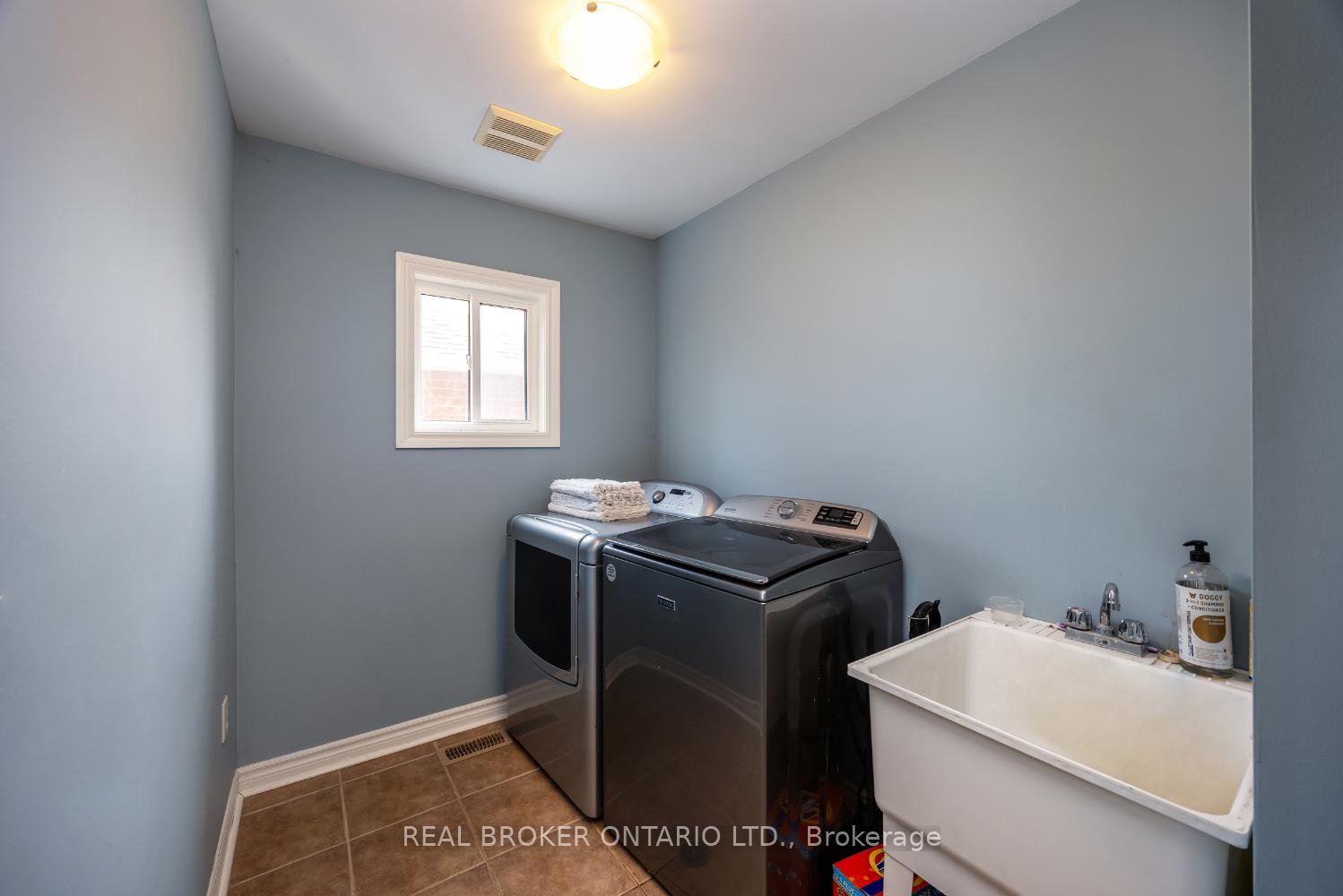 Photo 31 of 36 West Side Drive, Clarington, Bowmanville — HOMEH