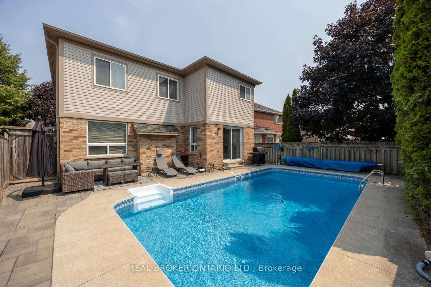 Photo 35 of 36 West Side Drive, Clarington, Bowmanville — HOMEH