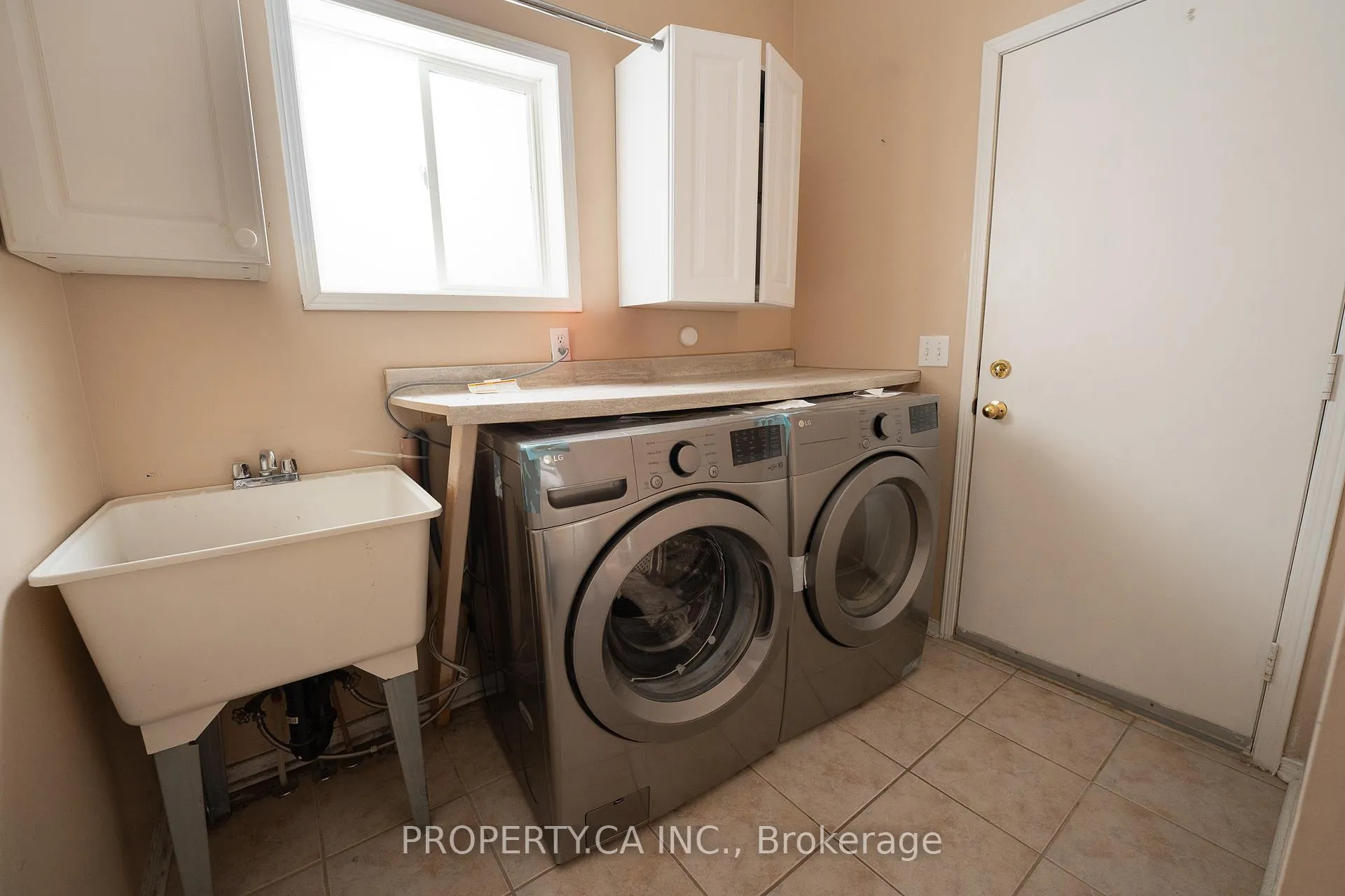 Photo 8 of 12 Wice Road, Barrie, Holly — HOMEH