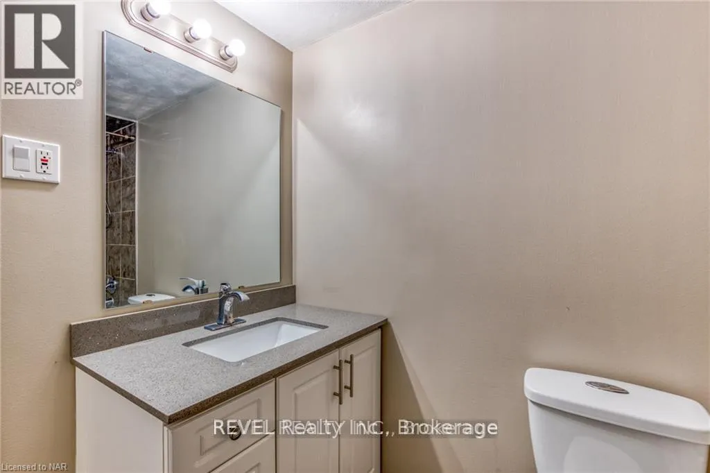 Photo 7 of 397 Grantham Avenue, St. Catharines, Carlton/Bunting — HOMEH