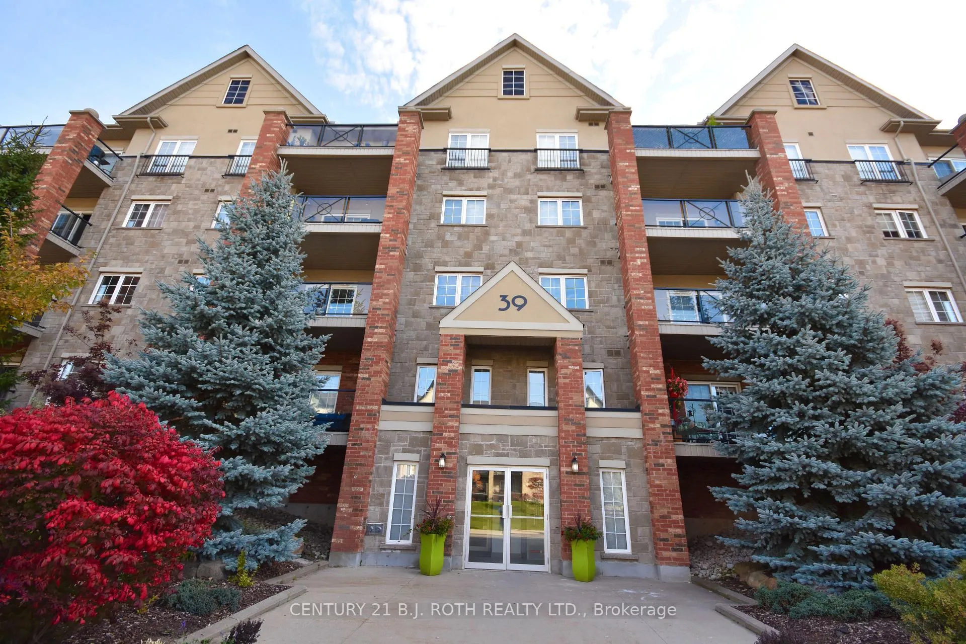 Front of Unit 205, 39 Ferndale Drive S