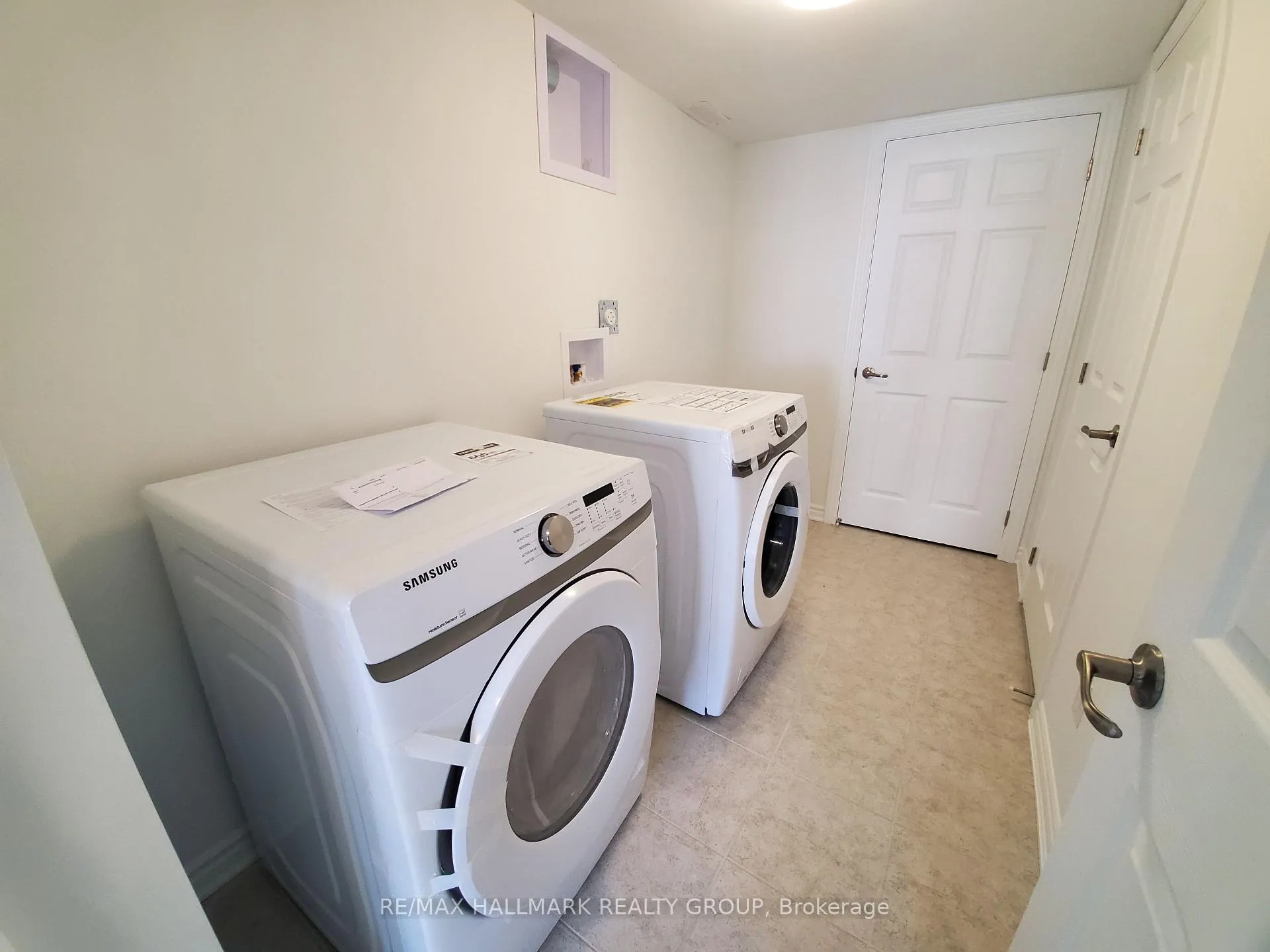 Photo 3 of 85 Ballinora Way, Ottawa, Stittsville (North) — HOMEH
