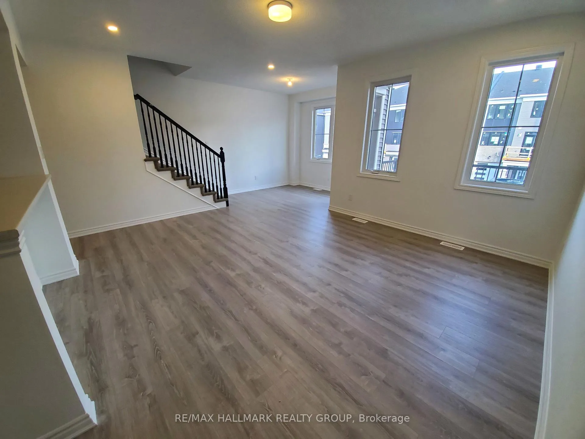 Photo 4 of 85 Ballinora Way, Ottawa, Stittsville (North) — HOMEH